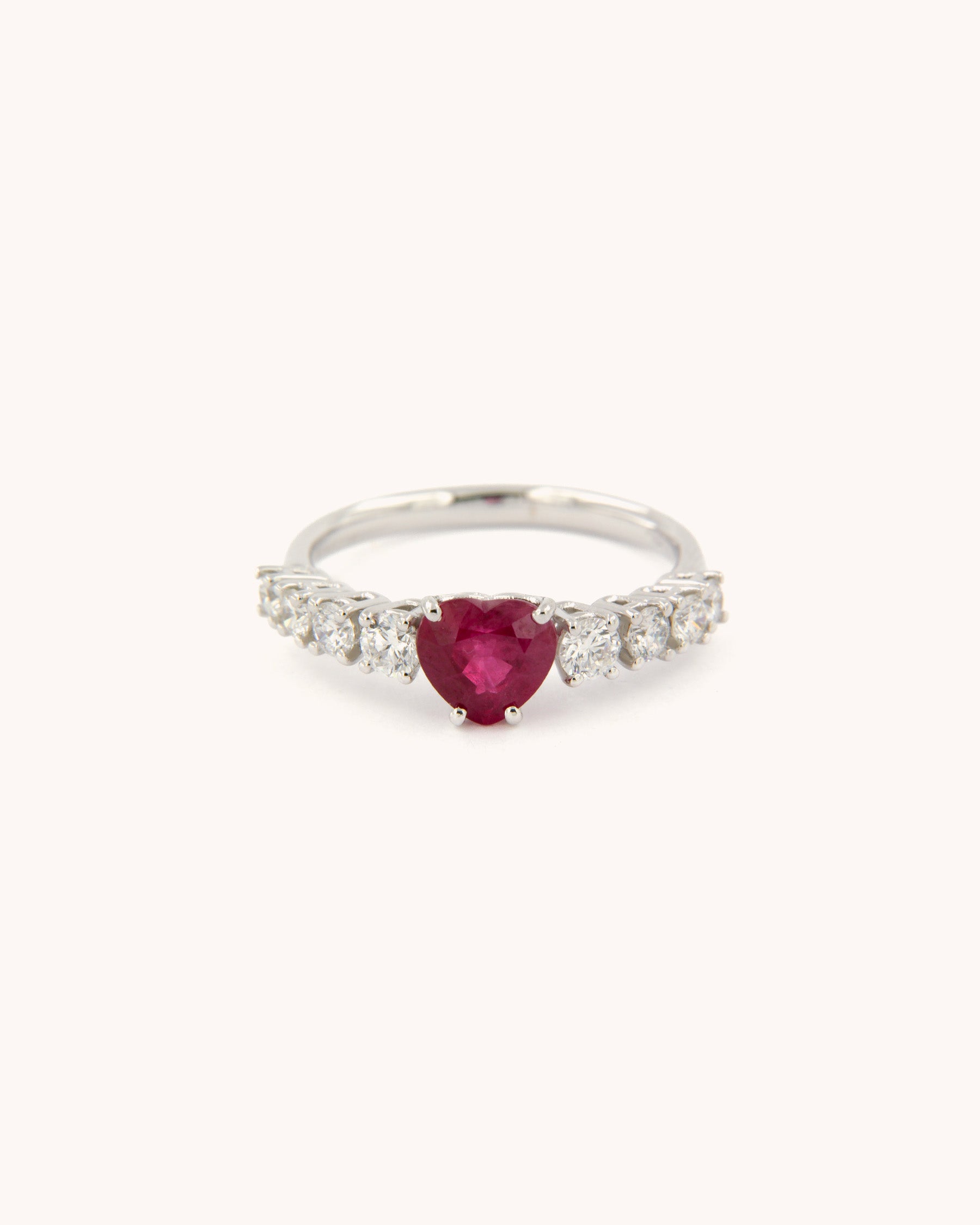 Anello Rubino Cuore e Diamanti