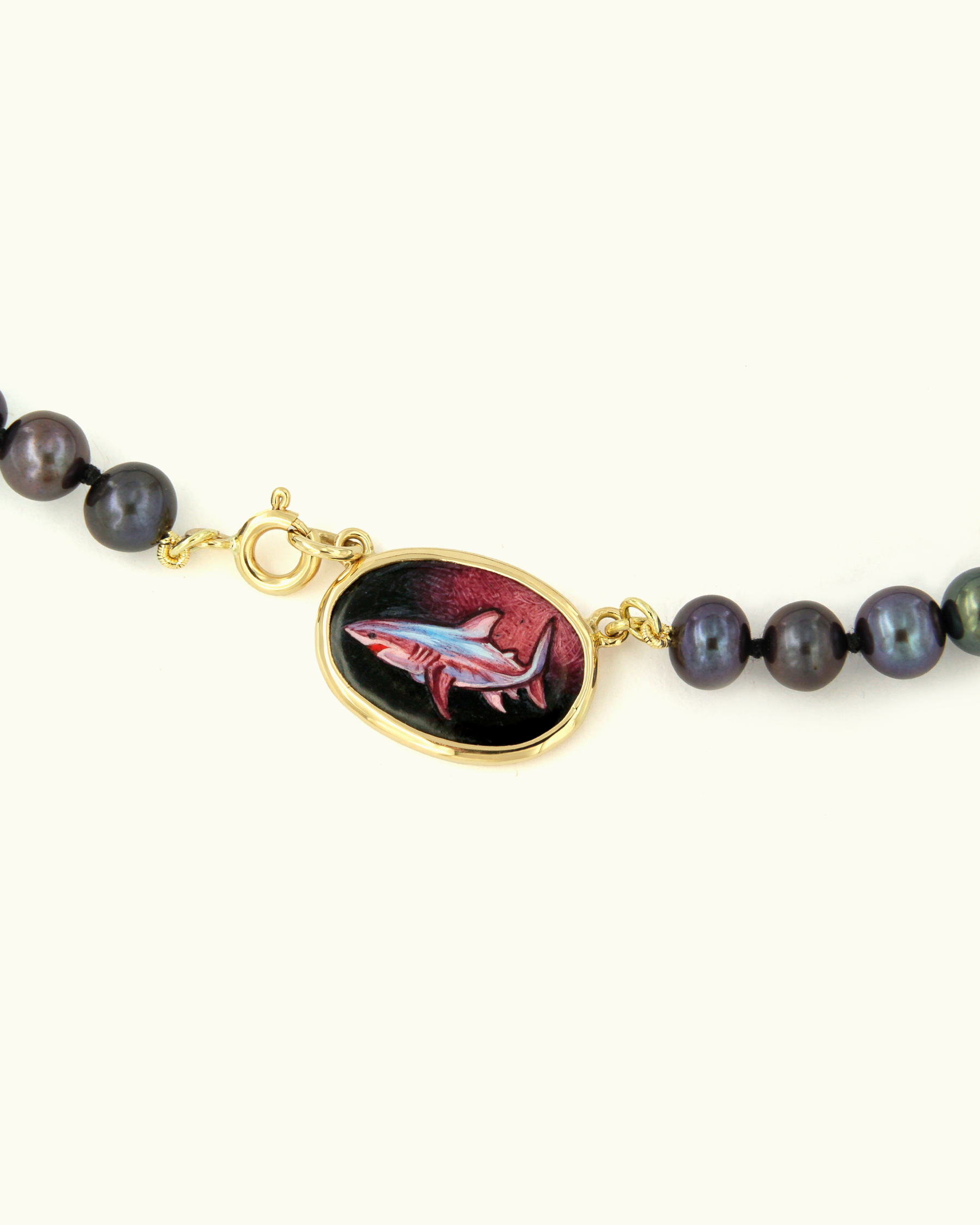 Collana Coloris Shark Bright Pink nel Nero Perla