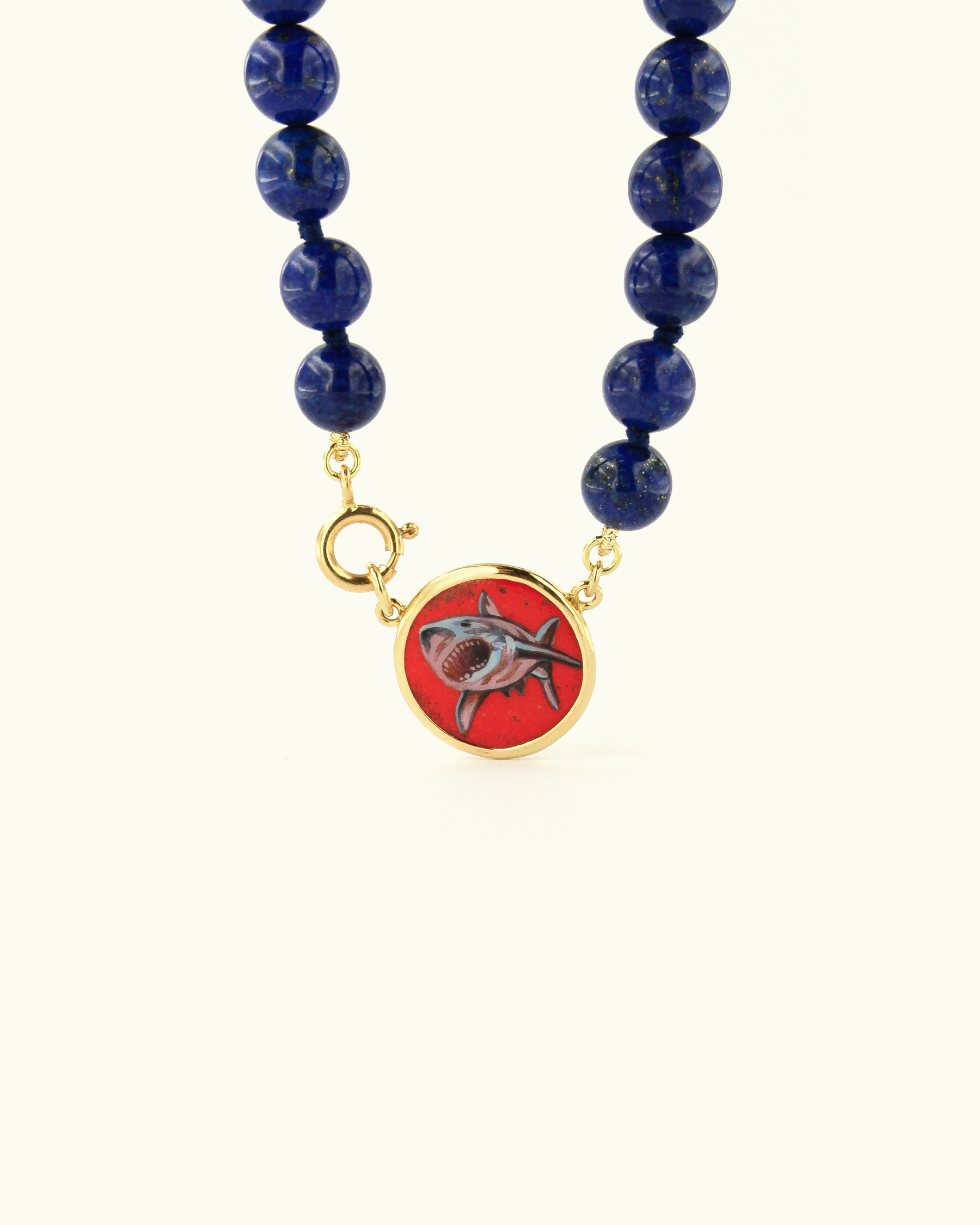 Shark Red Coloris Necklace in Deep Blue