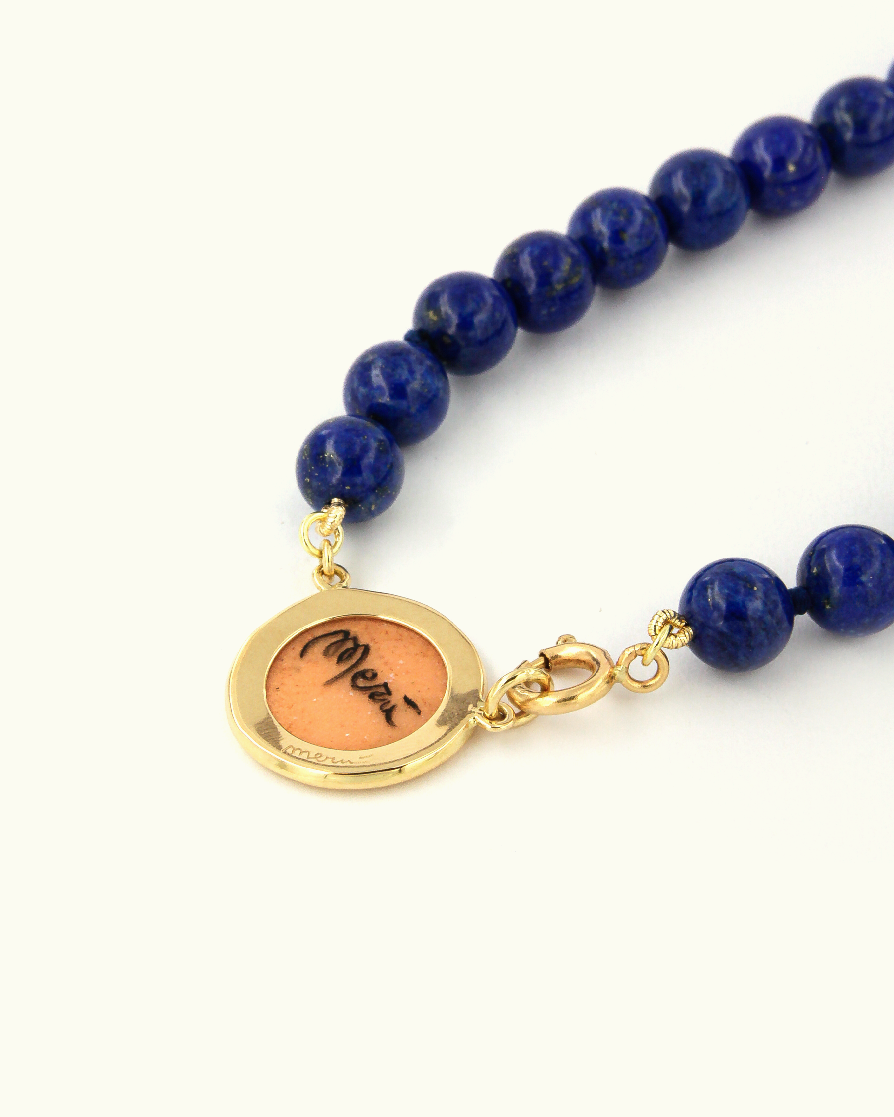 Shark Red Coloris Necklace in Deep Blue