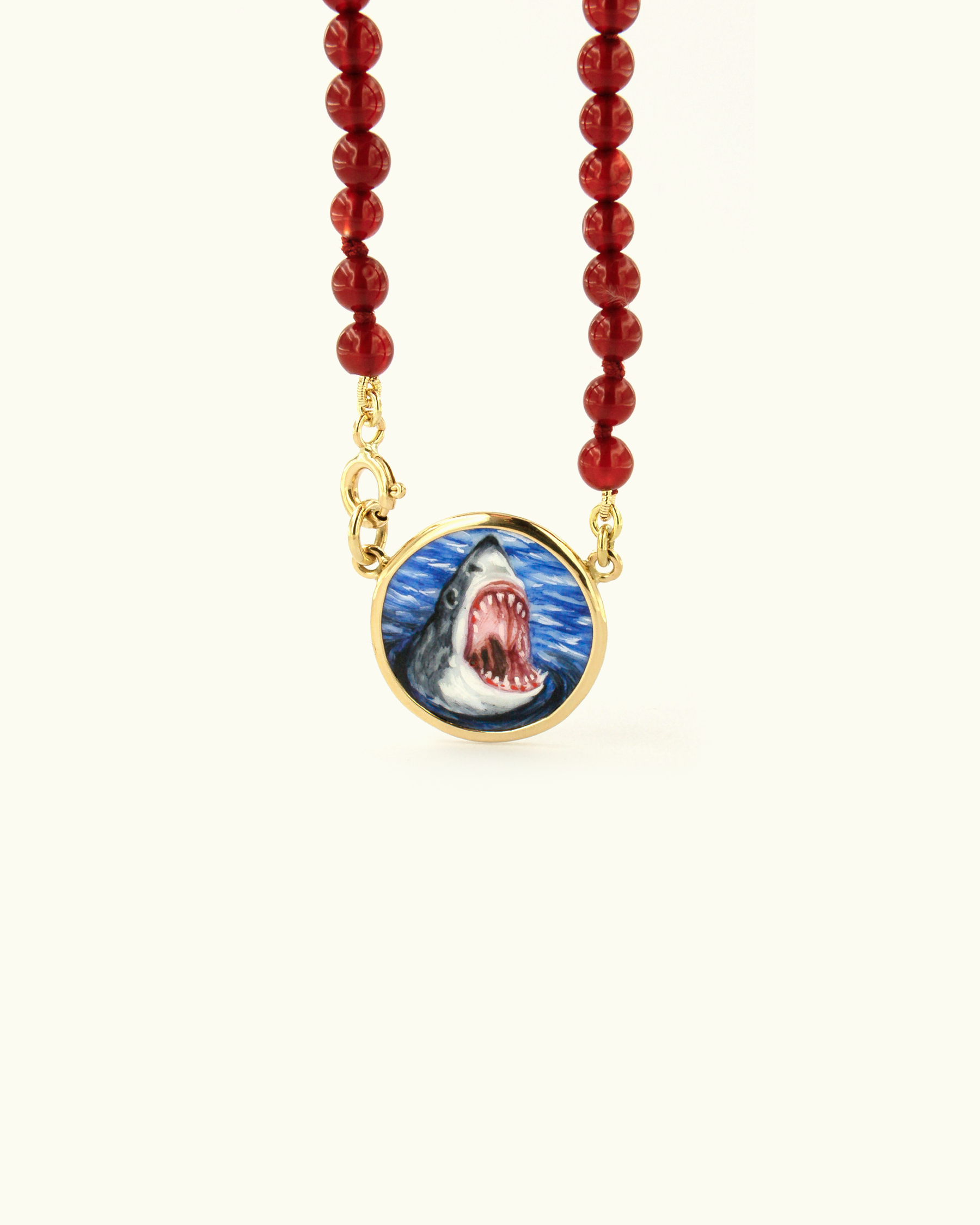 Collana Coloris Shark Jaw nel Rosso Cremisi