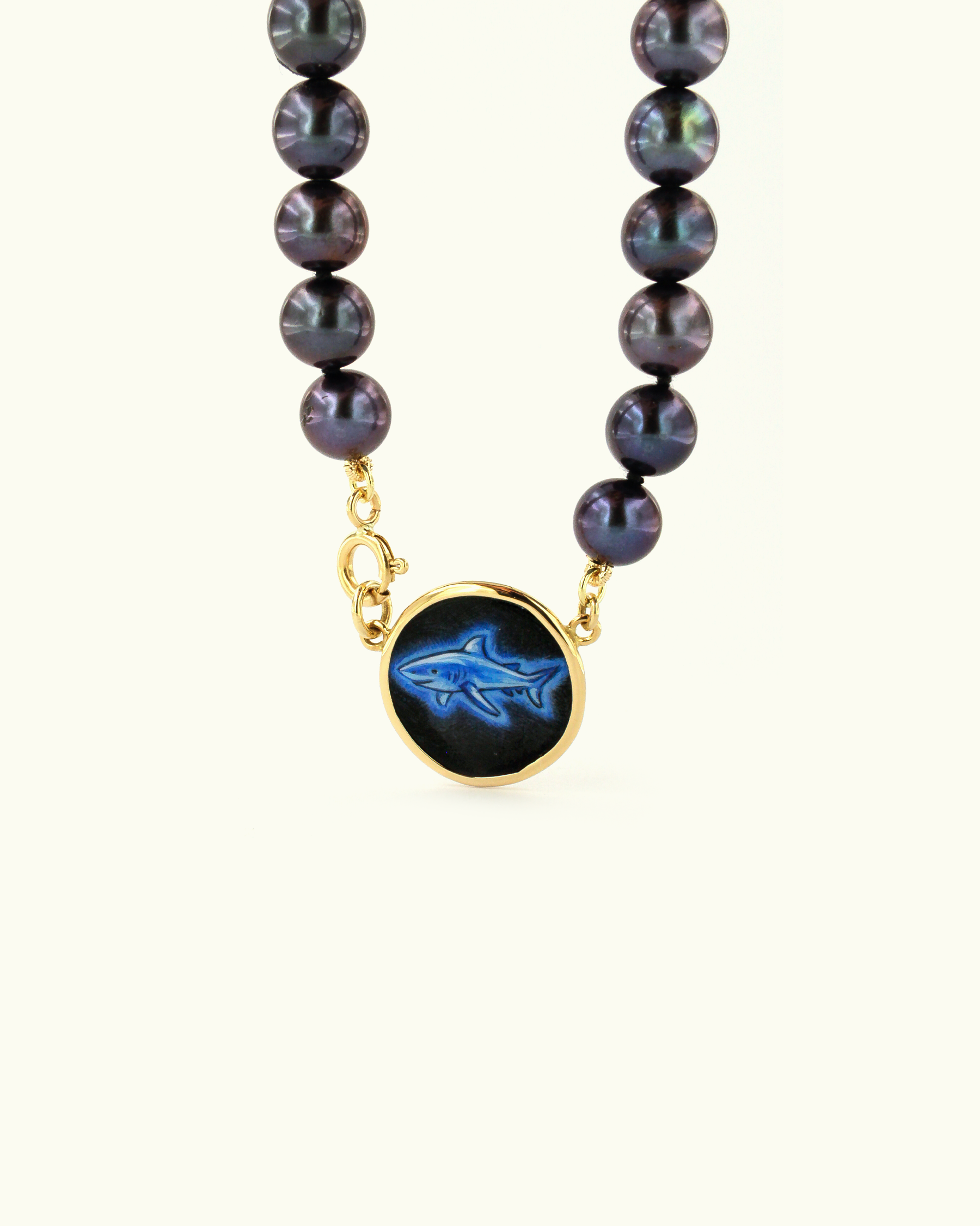 Blue Shark Coloris Necklace with Black Pearl