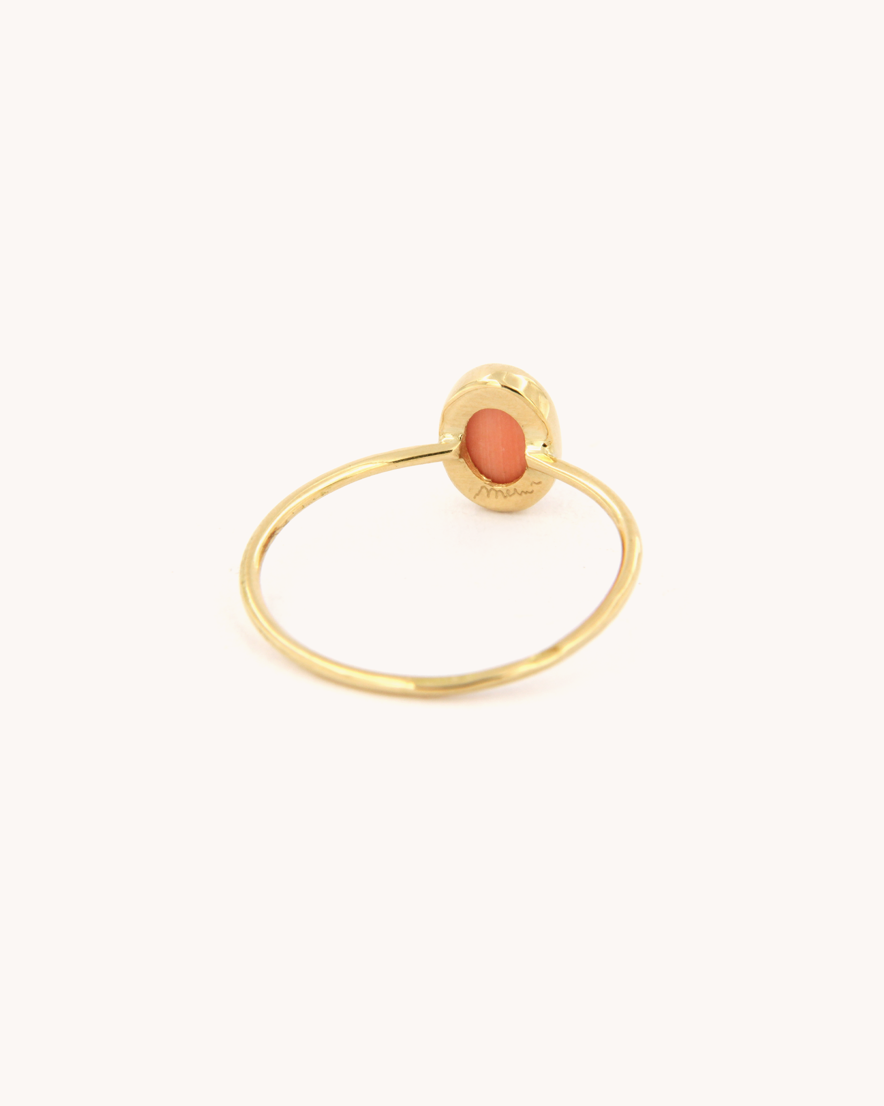 Anello a filo con Cammeo di Corallo