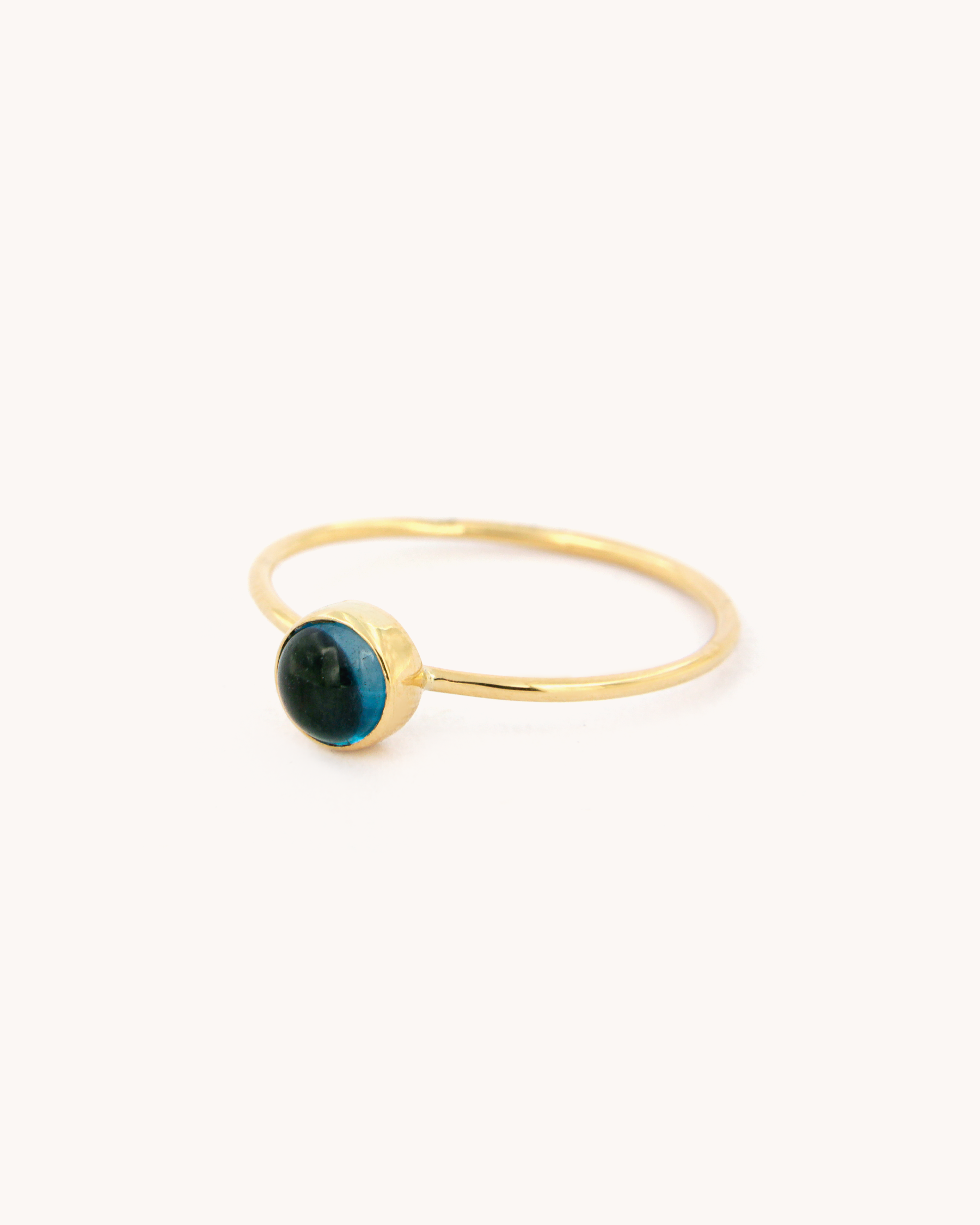 Anello a Filo con Topazio Blu