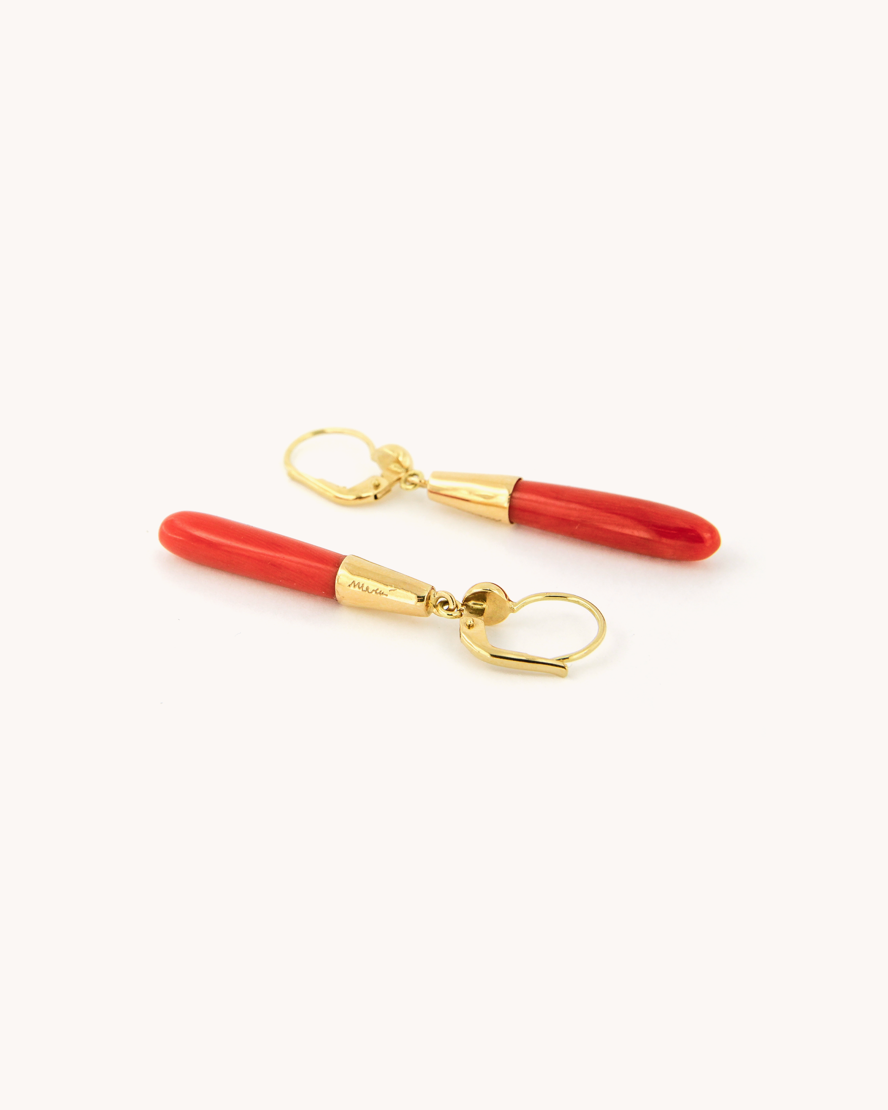 Orecchini Pendenti con Gocce di Corallo Rosso