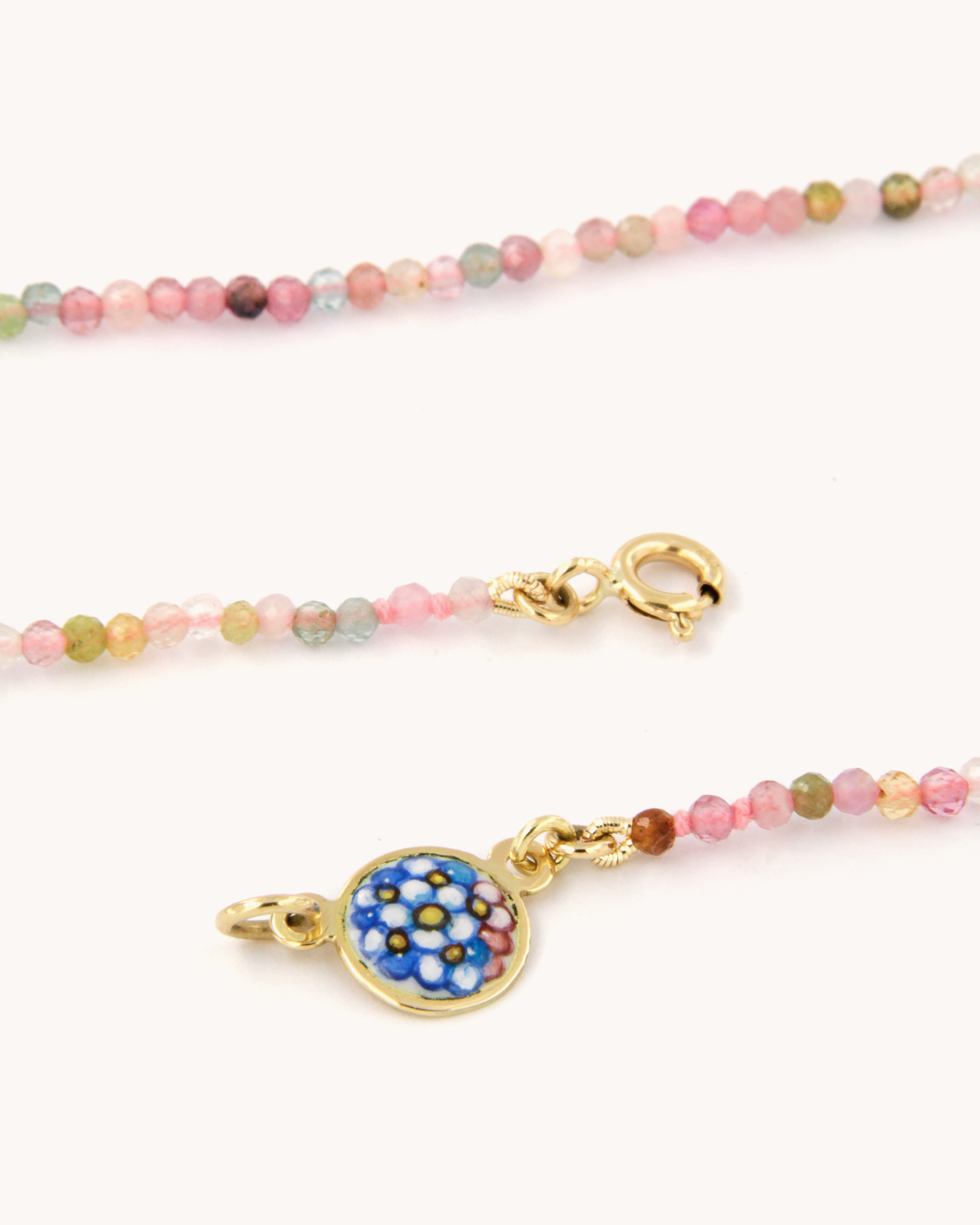 Collana Coloris Fioritura nel Giardino Rosa