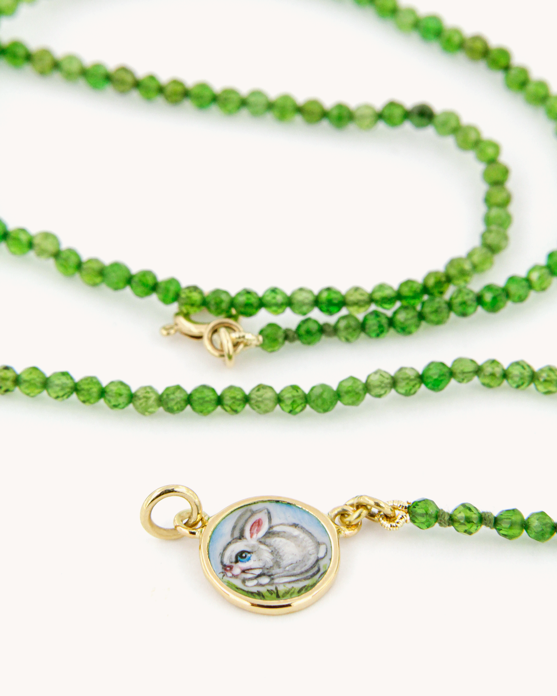 Collana Coloris Coniglio nel Verde Prato