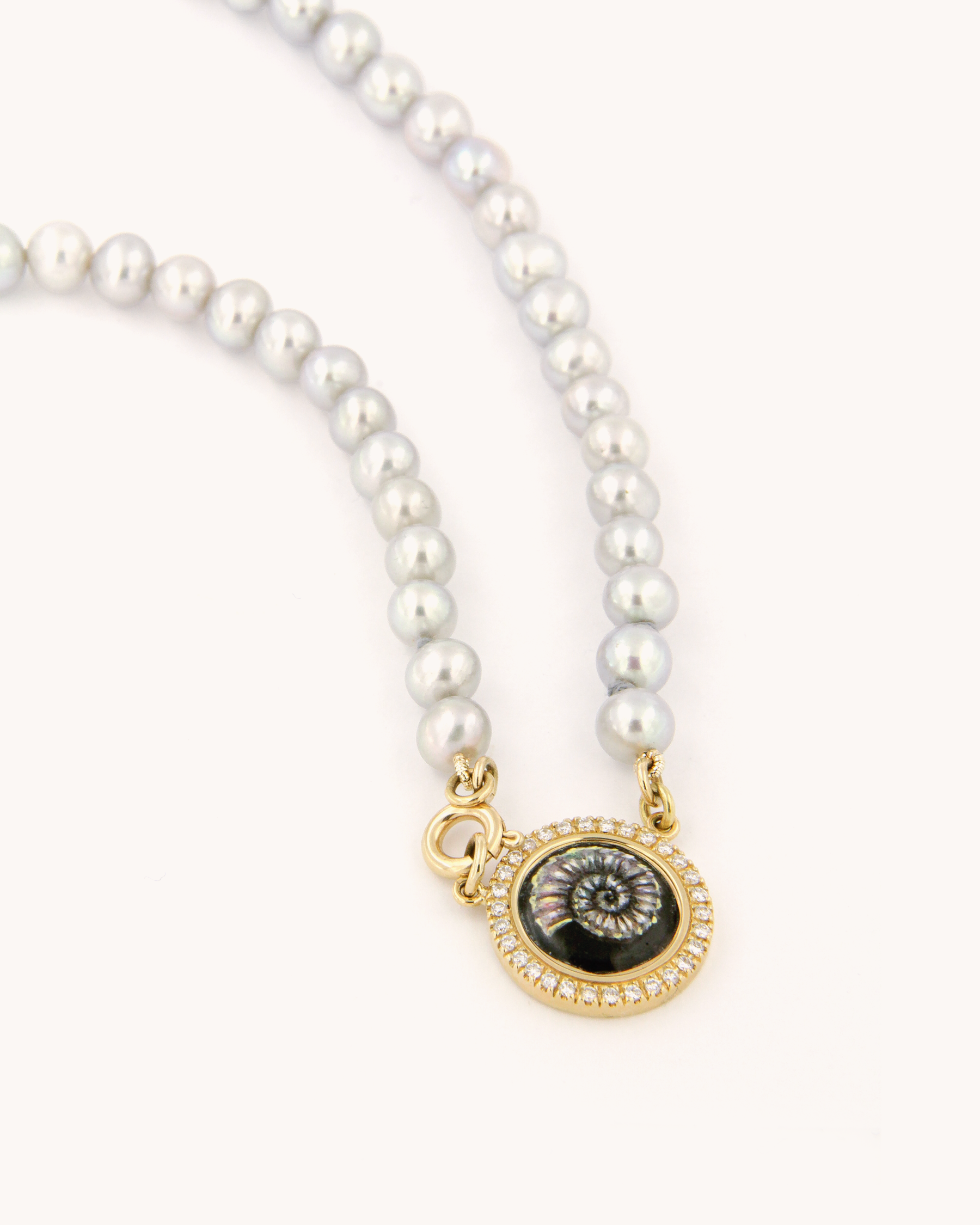 Collana Coloris Conchiglia tra il Grigio Perla
