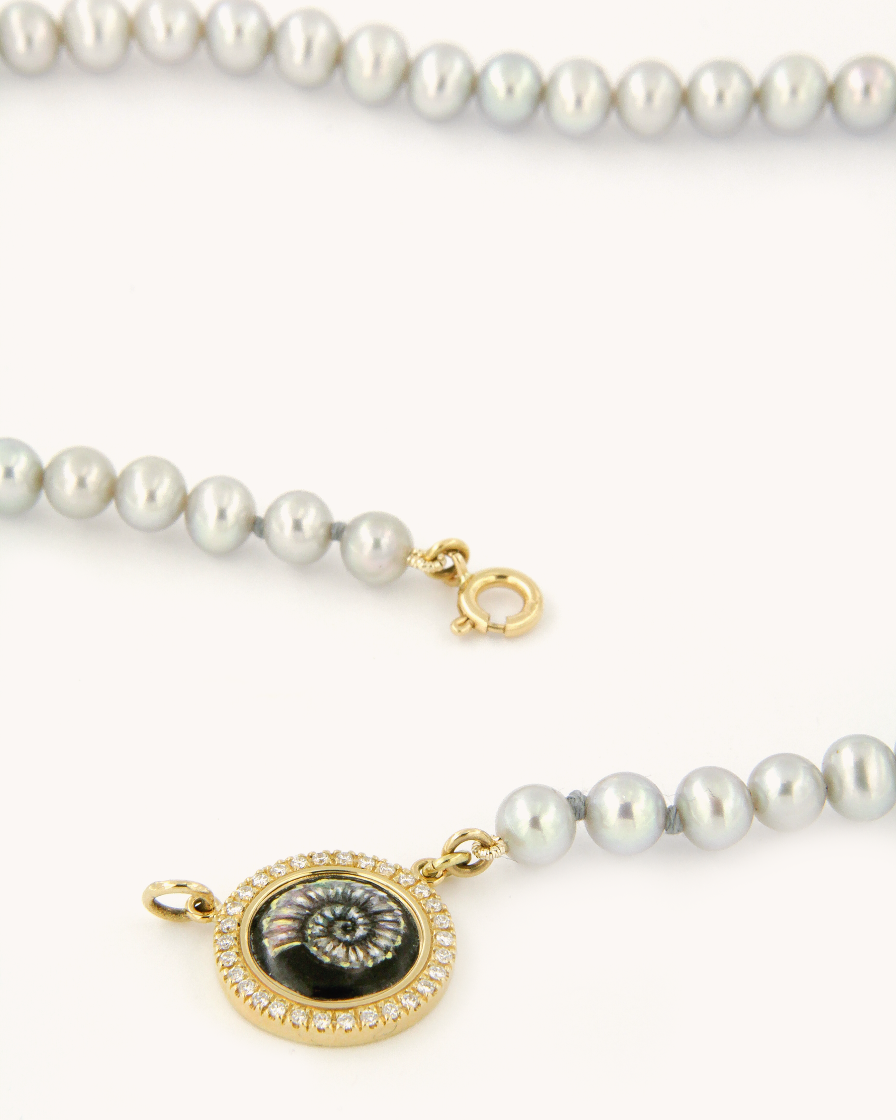 Collana Coloris Conchiglia tra il Grigio Perla