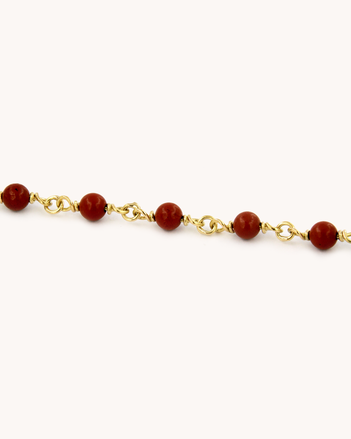 Collana Mediterraneo Base in oro giallo 18 carati, impreziosita da perline di diaspro.