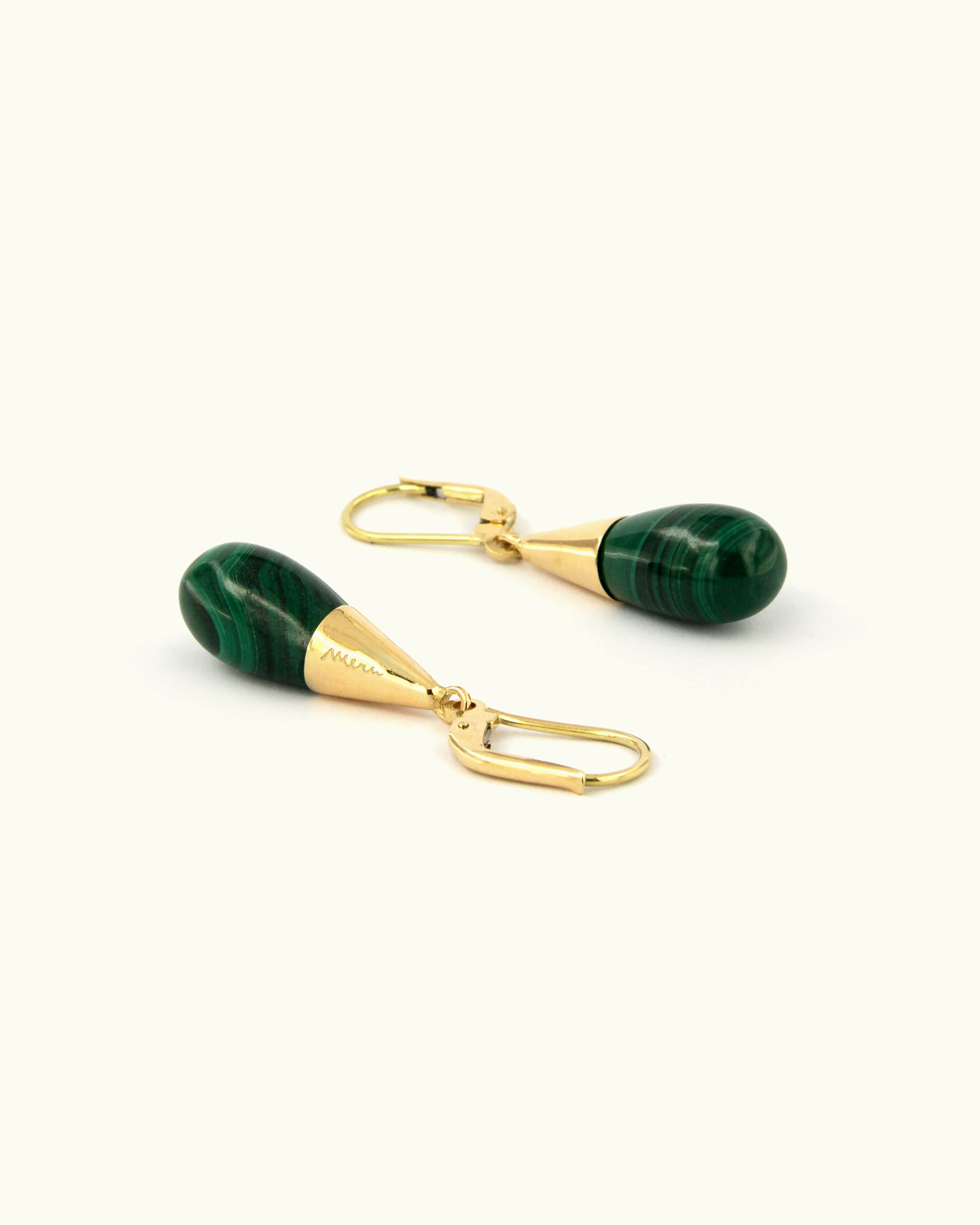 Orecchini in oro giallo 18 carati con gocce di malachite
