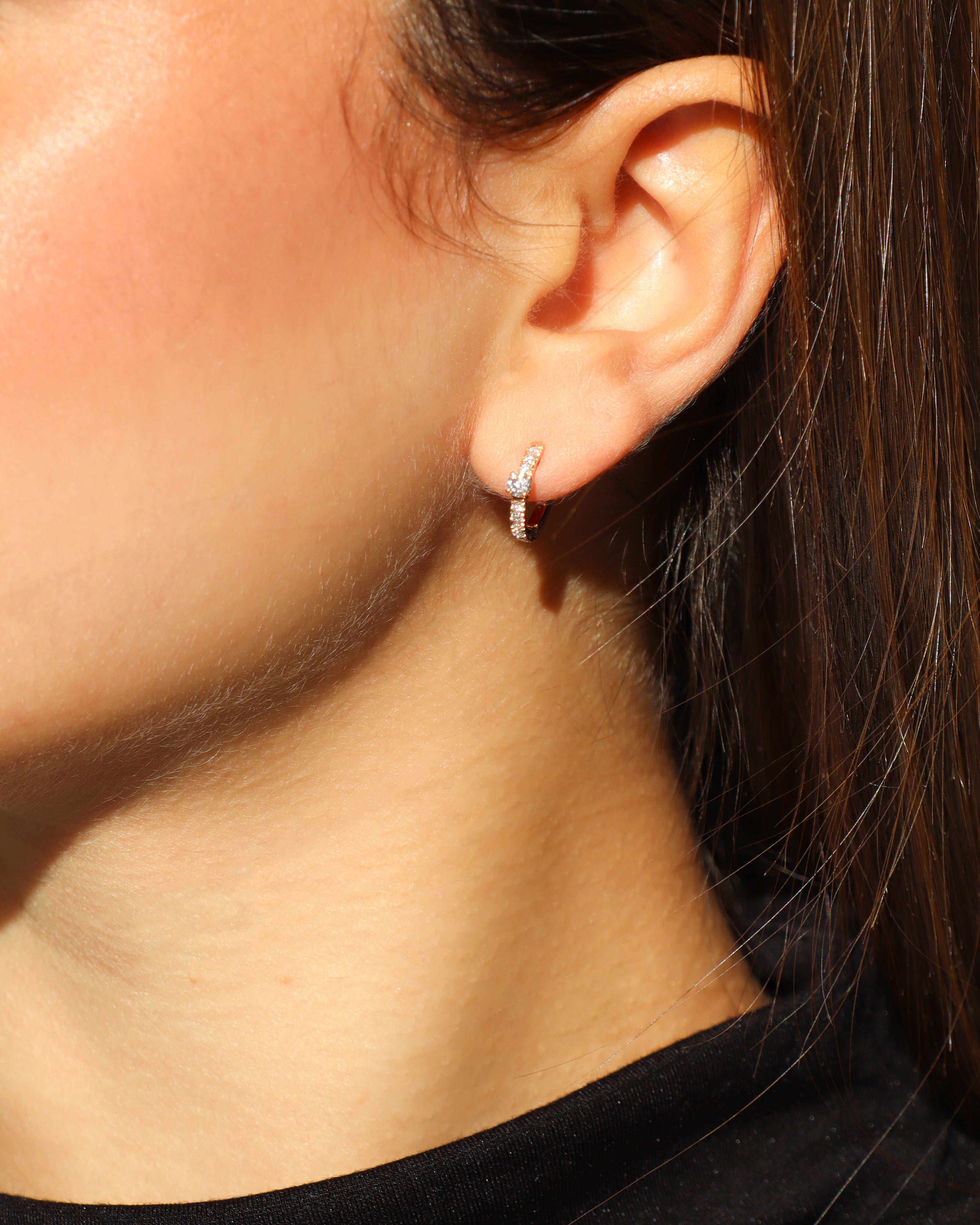 Orecchini a cerchio in oro rosa 18 carati con diamanti