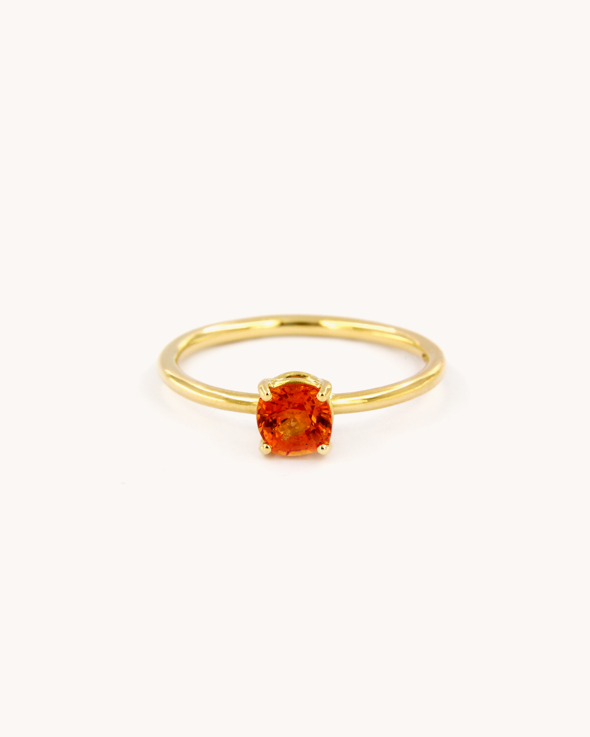 Anello Filo di Zaffiro in oro giallo 18 carati con zaffiro orange