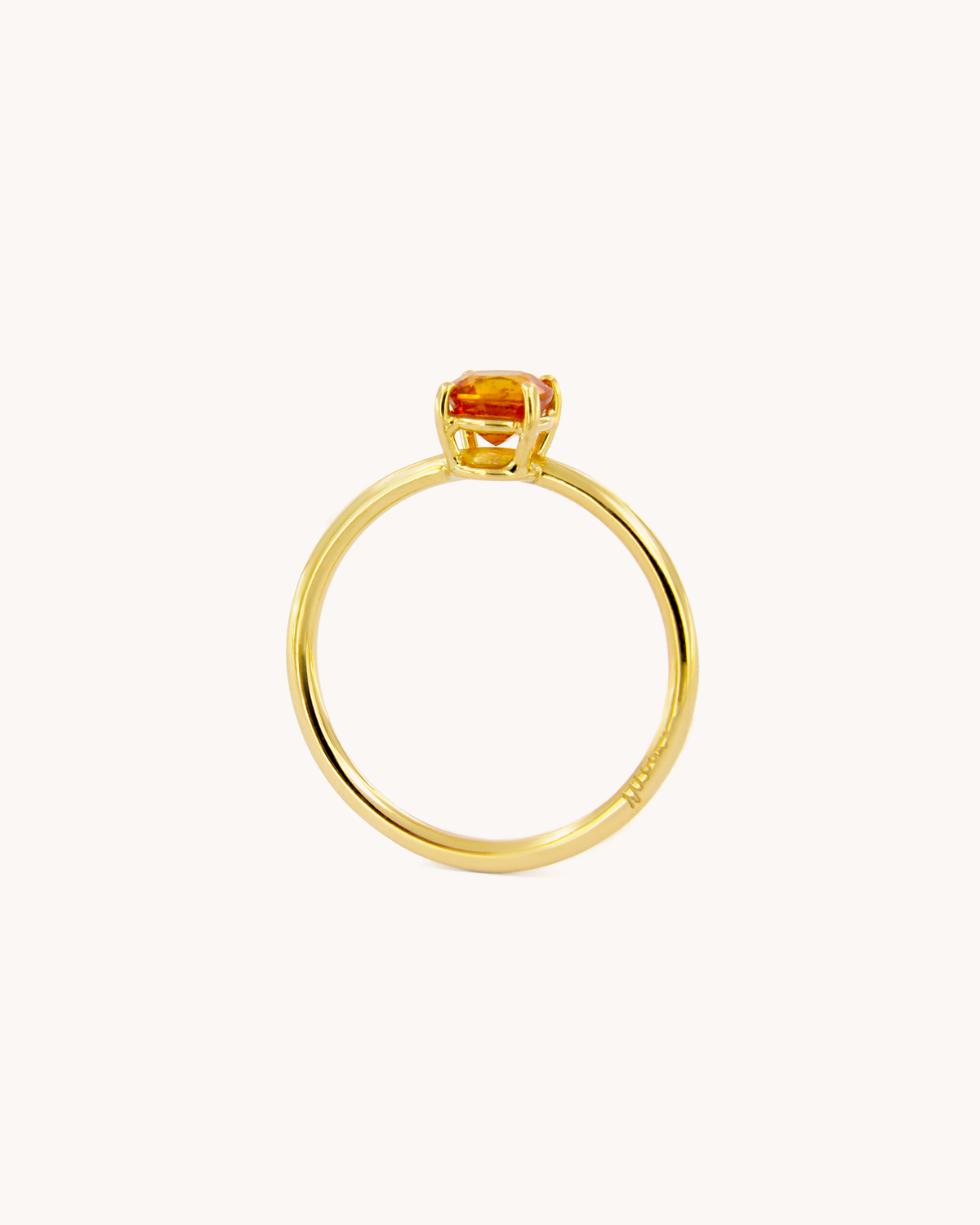 Anello Filo di Zaffiro in oro giallo 18 carati con zaffiro orange