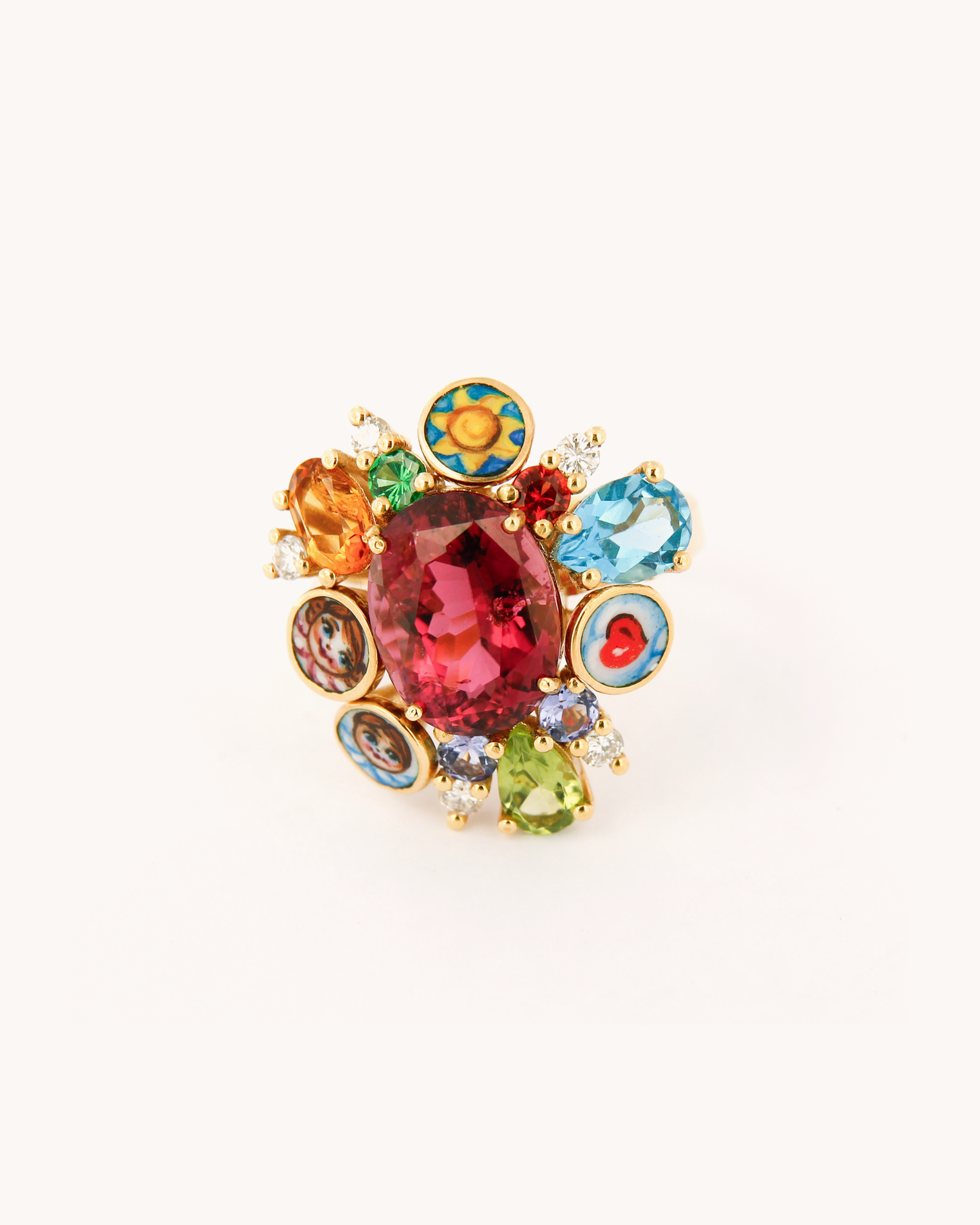 Anello Bouquet di Gemme in oro giallo 18 carati con rubellite centrale, pietre preziose multicolore e smalto a fuoco dipinto a mano.