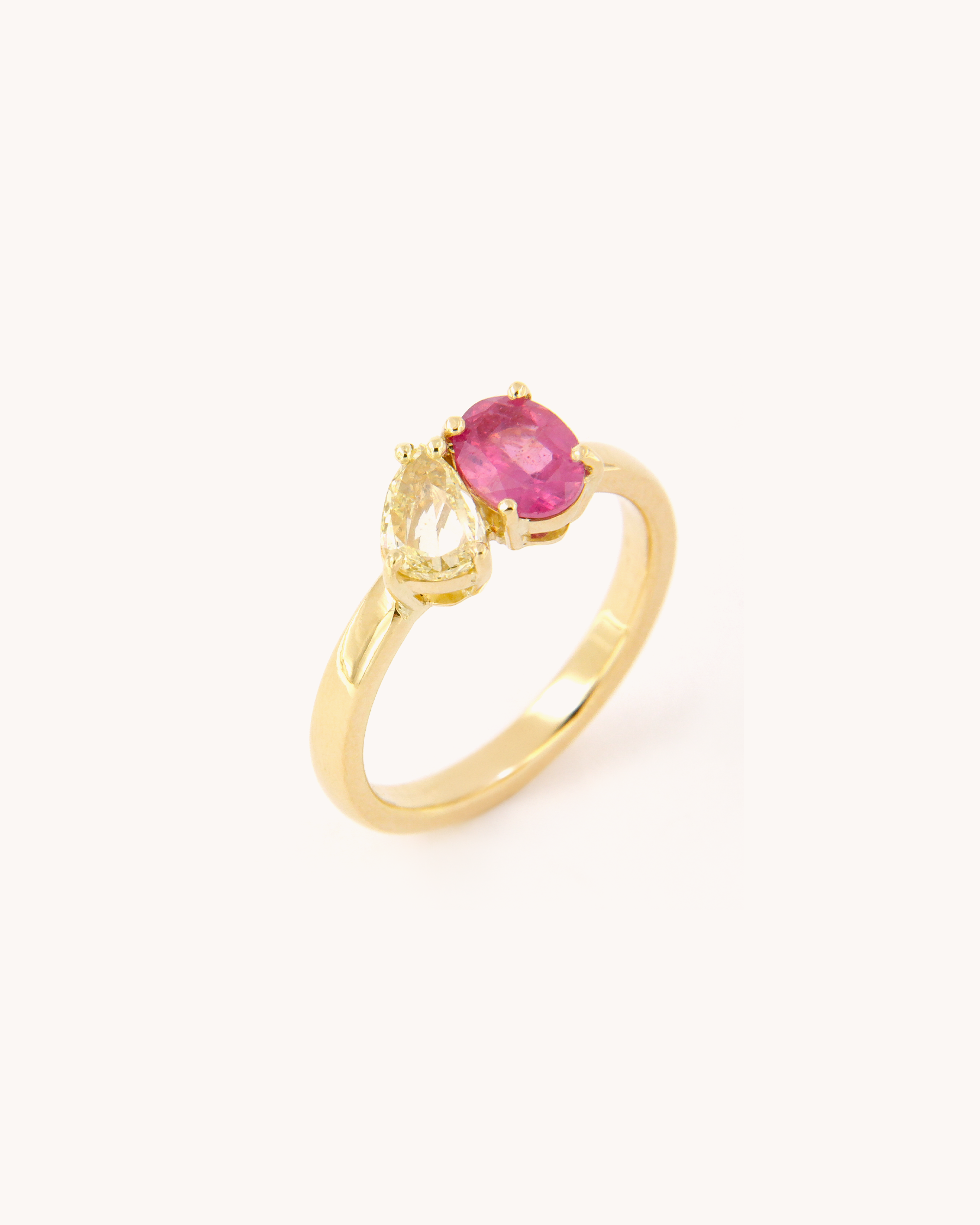Anello Toi et Moi in oro giallo 18k con tormalina rosa bright pink e diamante fancy rose cut a goccia