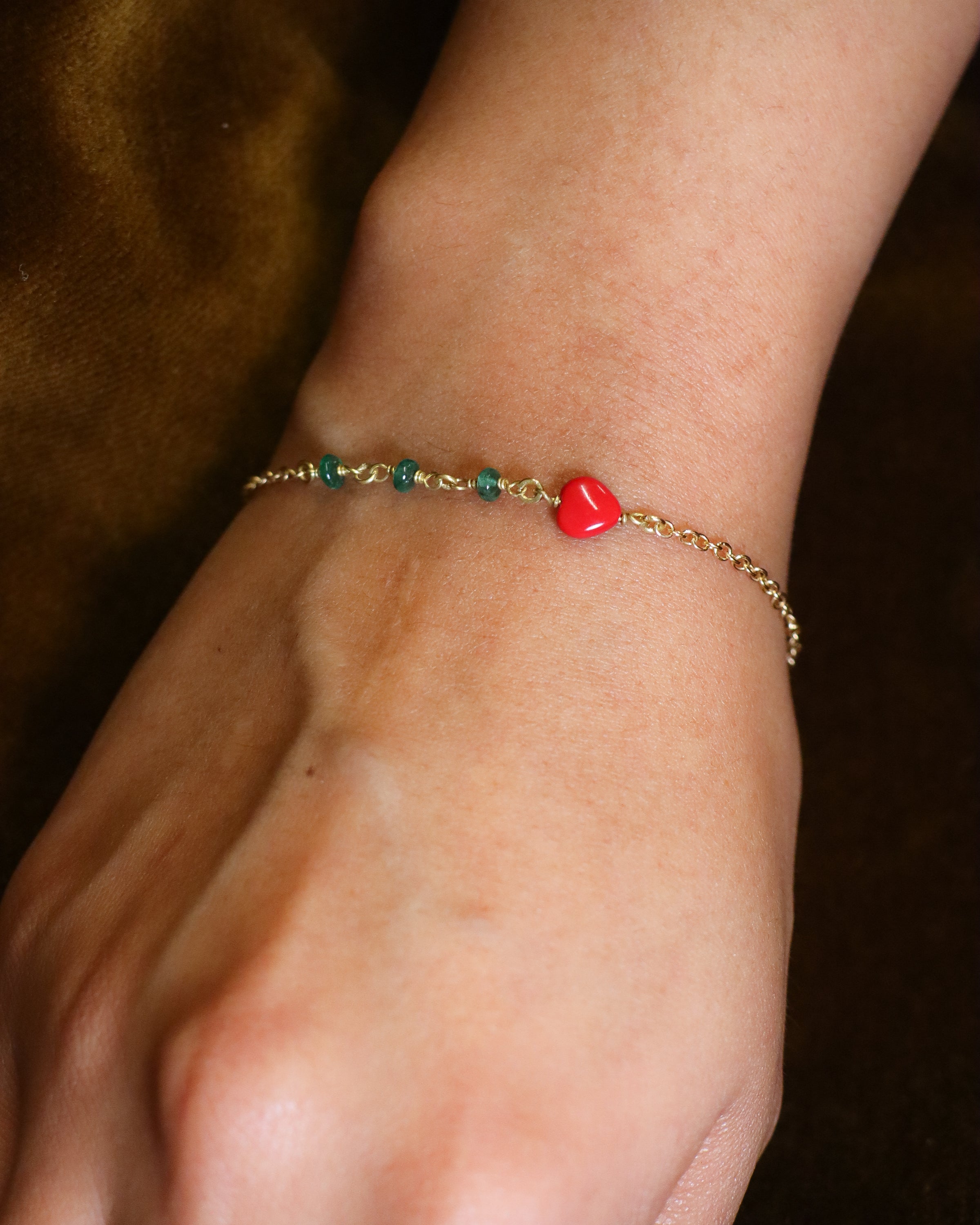 Bracciale Cuore e Smeraldi in oro giallo 18 carati