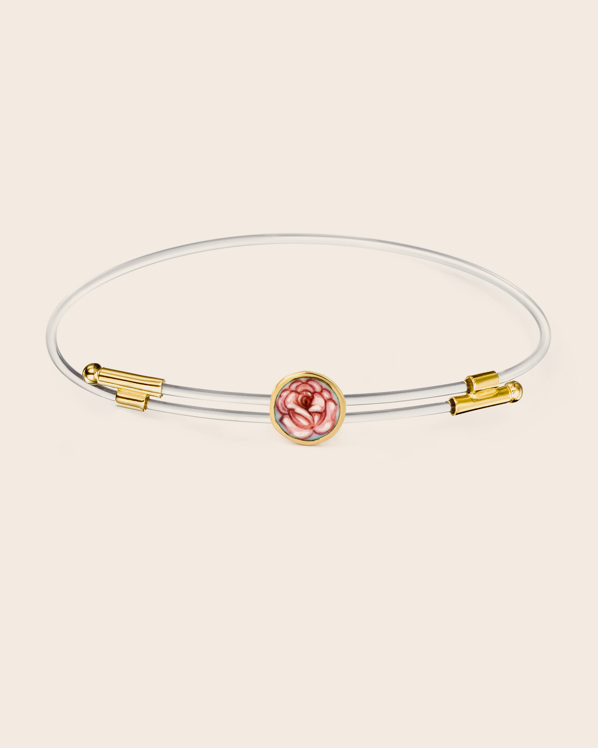 Bracciale filo da pesca con rosa dipinta a mano in smalto a fuoco e chiusure in oro giallo 18 carati.