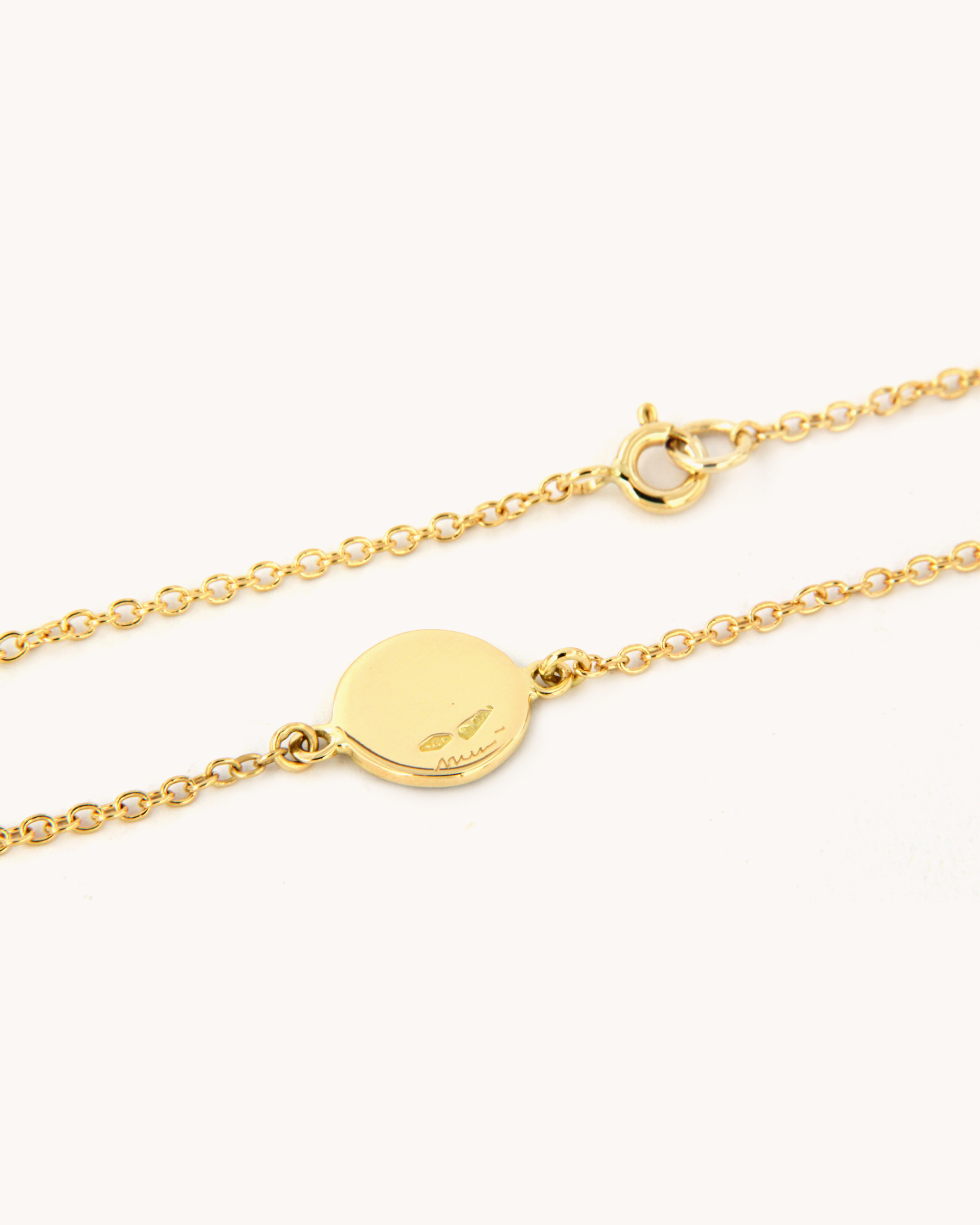 Bracciale Margherita in oro giallo 18K con margherita dipinta a mano in smalto a fuoco