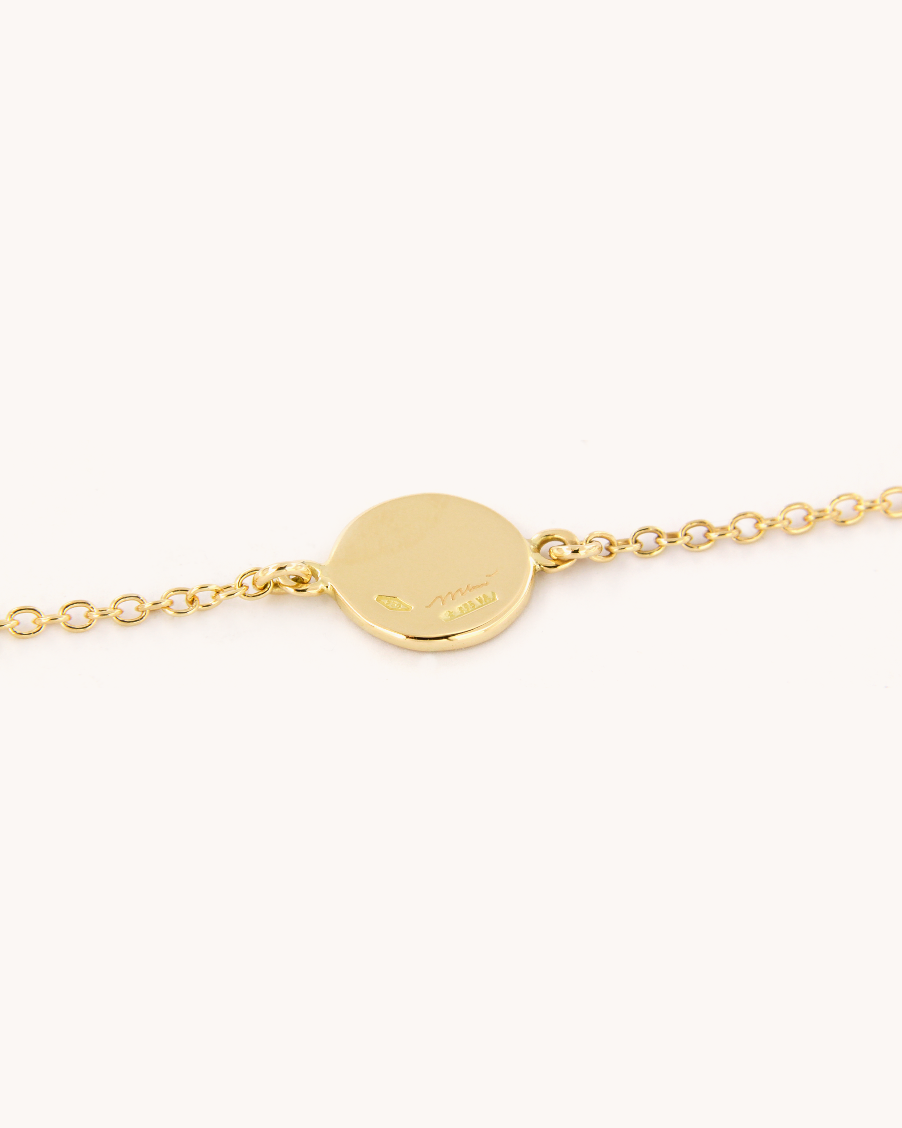 Bracciale in oro giallo 18 carati con viola del pensiero dipinta a mano in smalto a fuoco