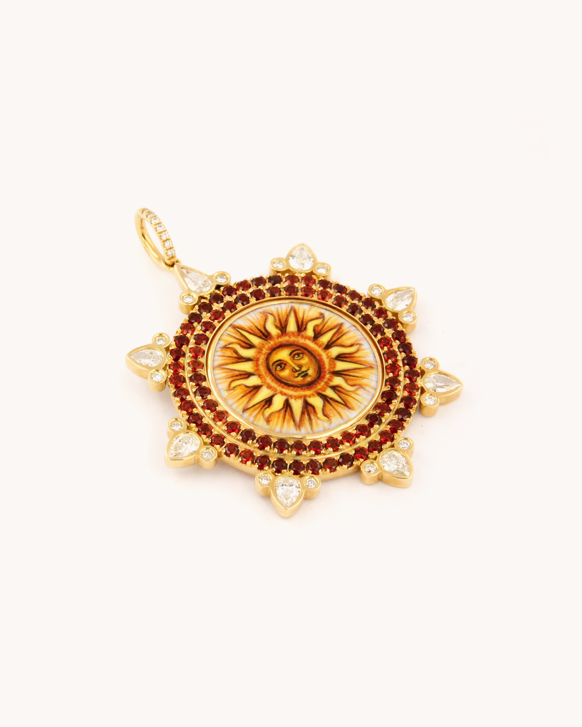Ciondolo Re Sole in oro giallo 18K con smalto dipinto a mano, doppia corona di spessartite e diamanti.