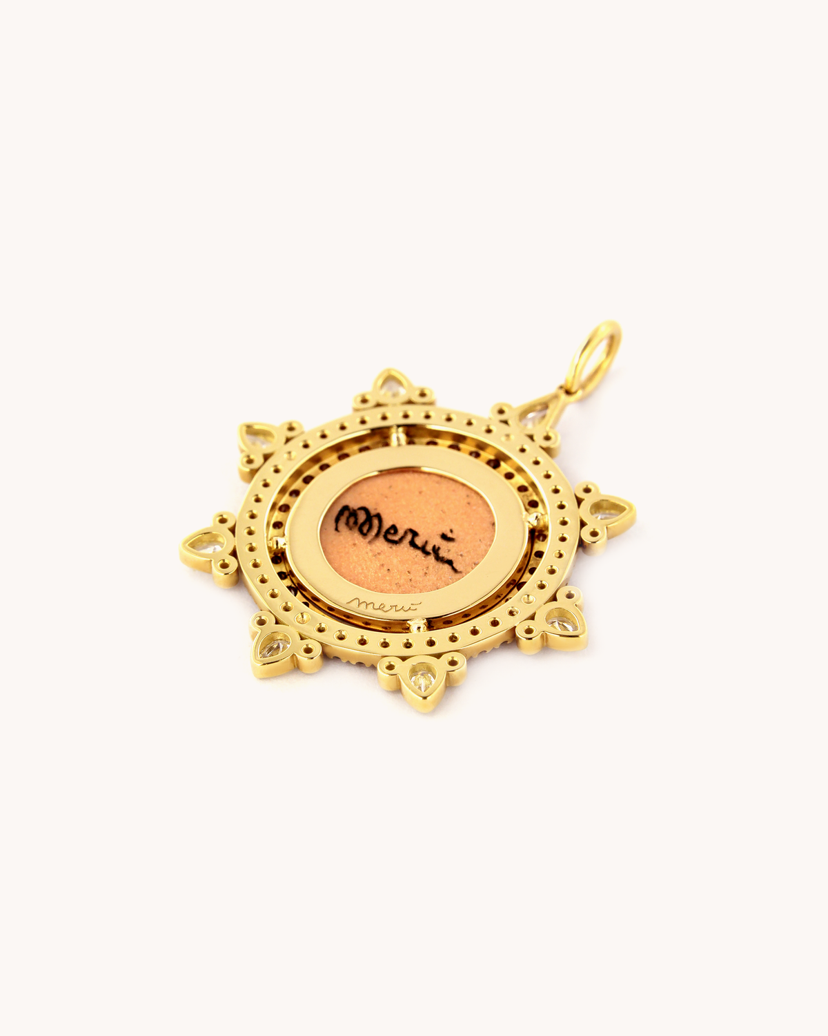 Ciondolo Re Sole in oro giallo 18K con smalto dipinto a mano, doppia corona di spessartite e diamanti.