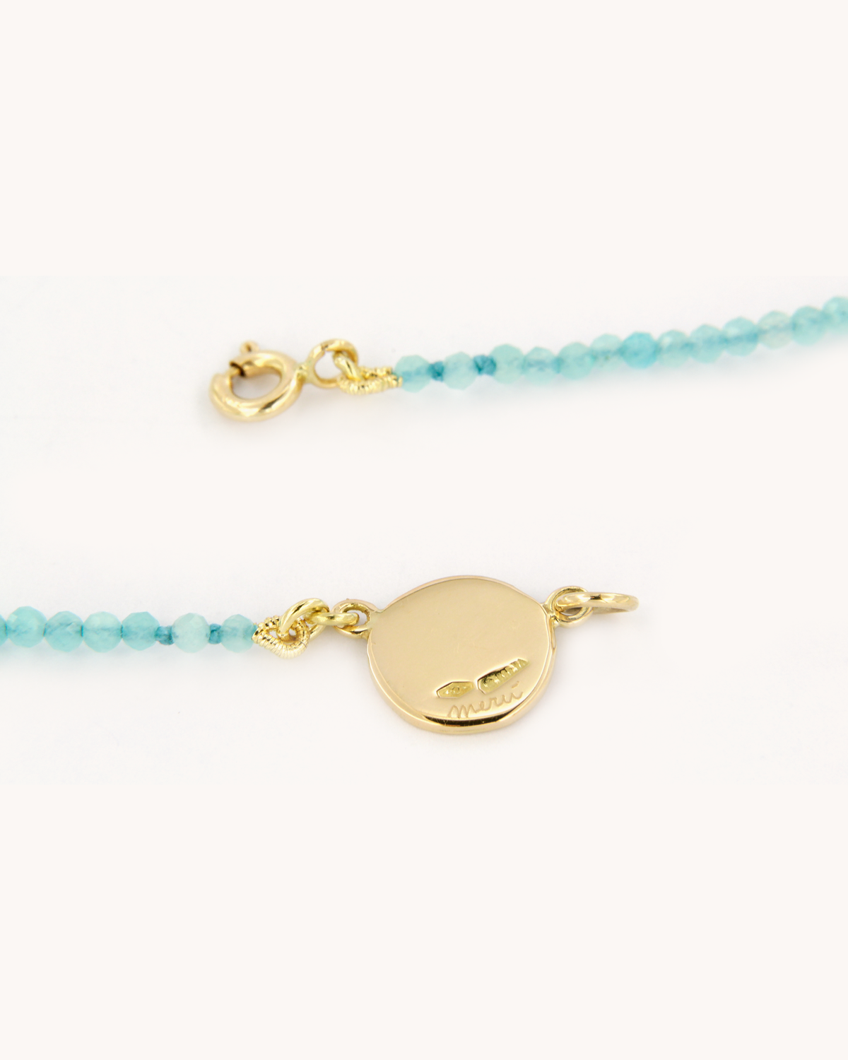 Collana Coloris Angelo nell’Azzurro Limpido con perline di amazzonite e angelo dipinto a mano in smalto a fuoco su oro giallo 18 carati