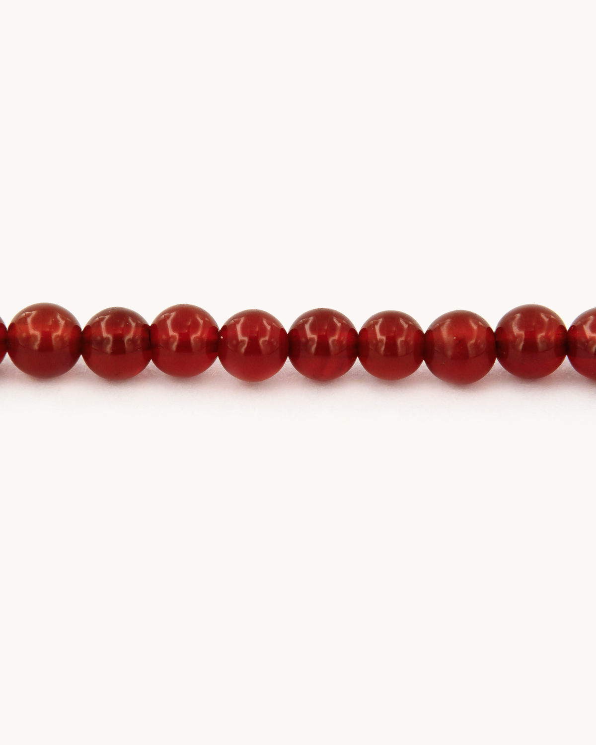 Collana Coloris Notte Stellata nel Rosso Cremisi con perline di corniola e piastra in madreperla con luna, stella e diamante