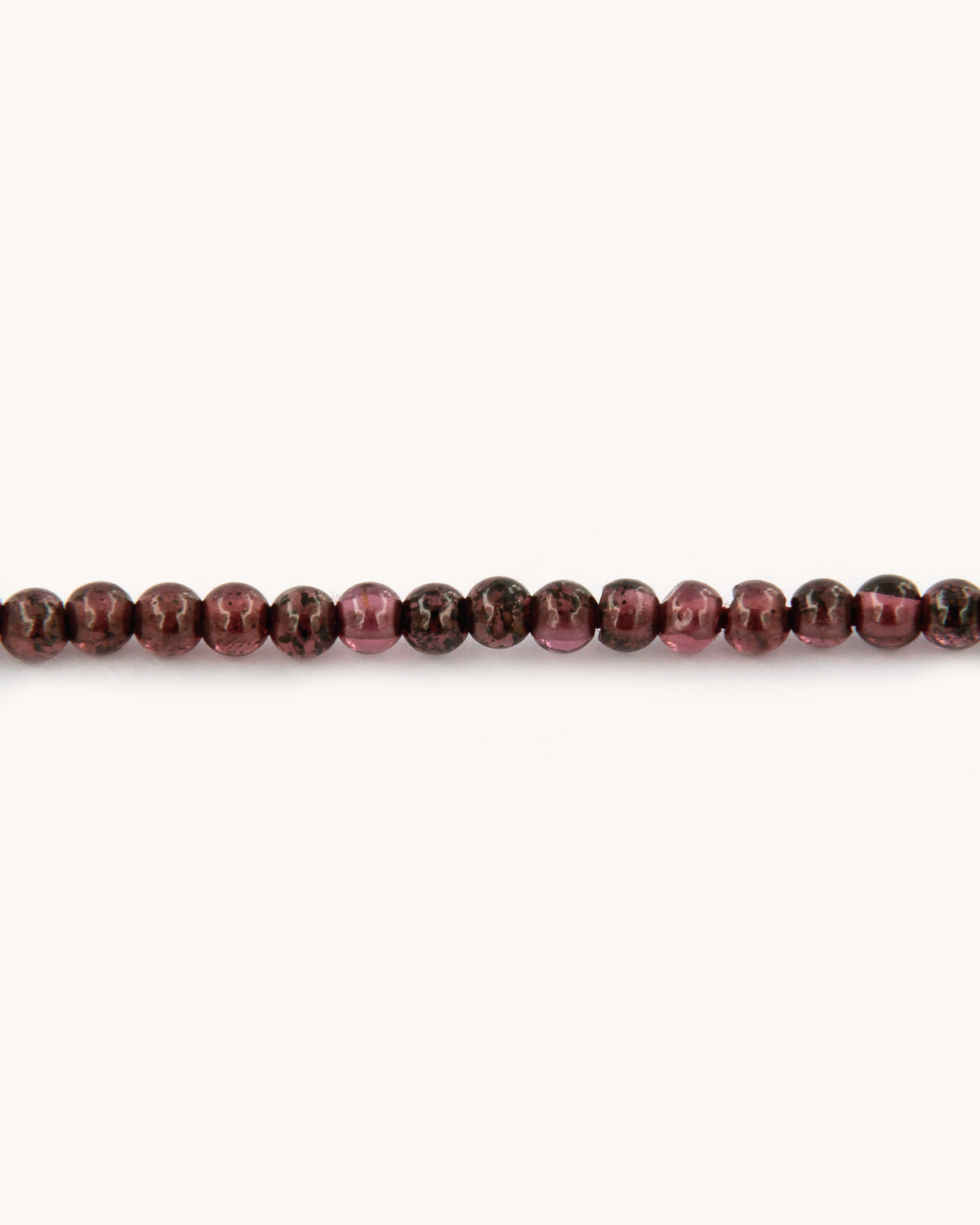 Collana Coloris Rosa nel Rosso Profondo con perline di granato e rosa dipinta a mano in smalto a fuoco su oro giallo 18 carati