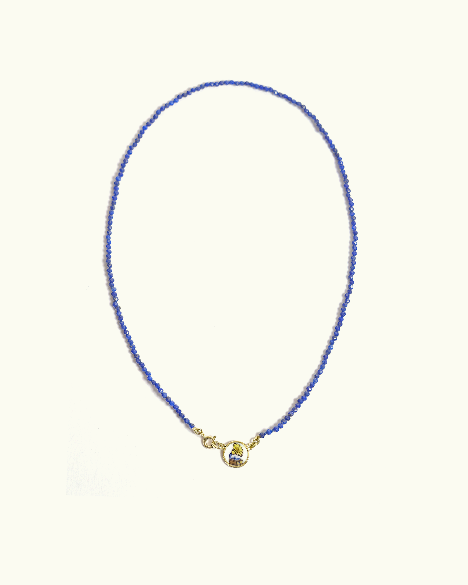 Collana Coloris in lapislazzuli con piastra in oro giallo 18K e grammofono dipinto a mano in smalto a fuoco