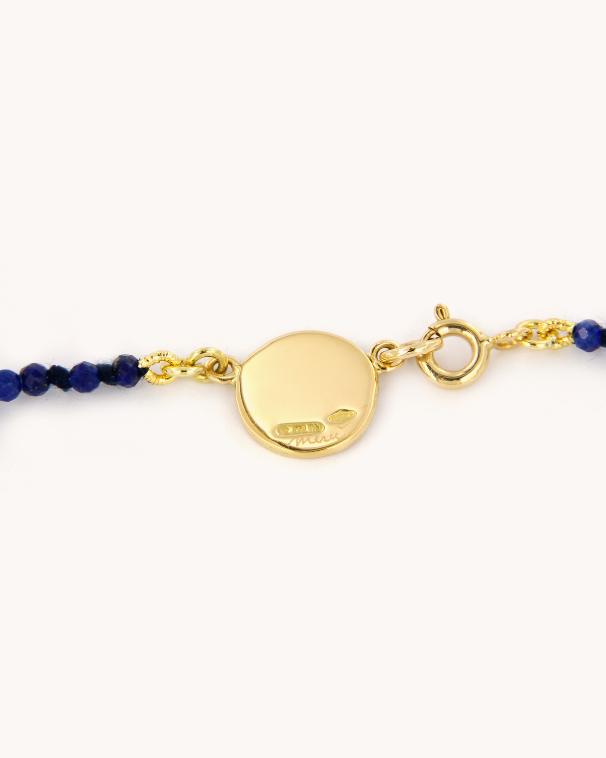 Collana Coloris Margherita nel Blu della Notte con perline di lapislazzulo e margherita dipinta a mano in smalto a fuoco su oro giallo 18 carati