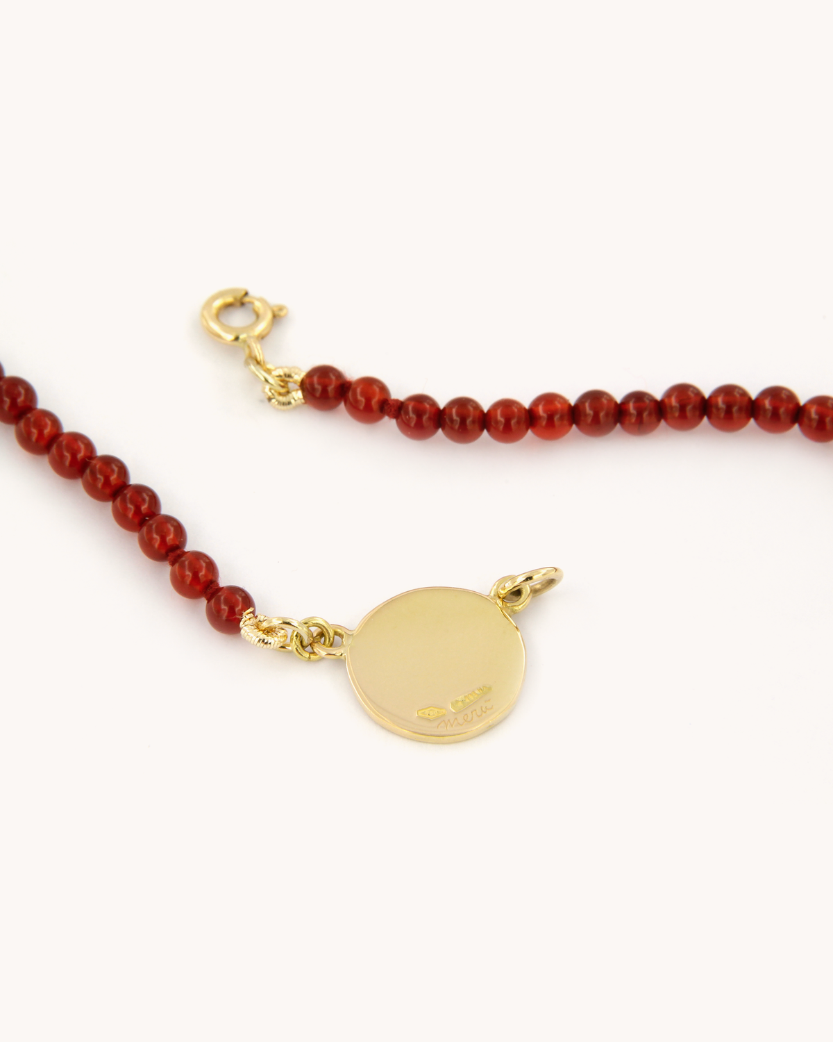 Collana Coloris Mongolfiera nel Rosso Cremisi con perline di corniola e mongolfiera dipinta a mano in smalto a fuoco