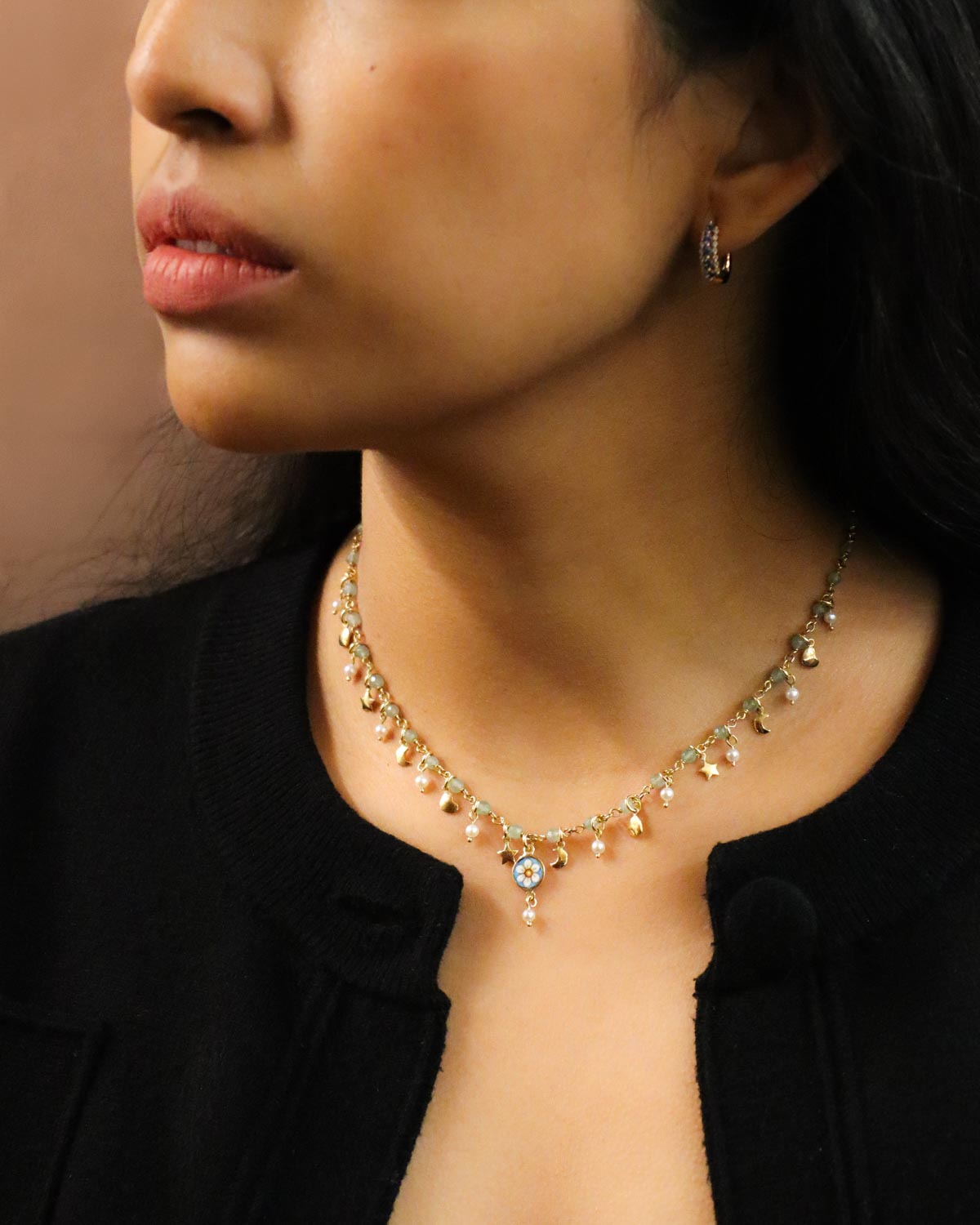 Collana Mediterraneo in oro giallo 18K con perline di avventurina e ciondoli simbolici tra stelle, lune, perle e smalto a fuoco dipinto a mano.