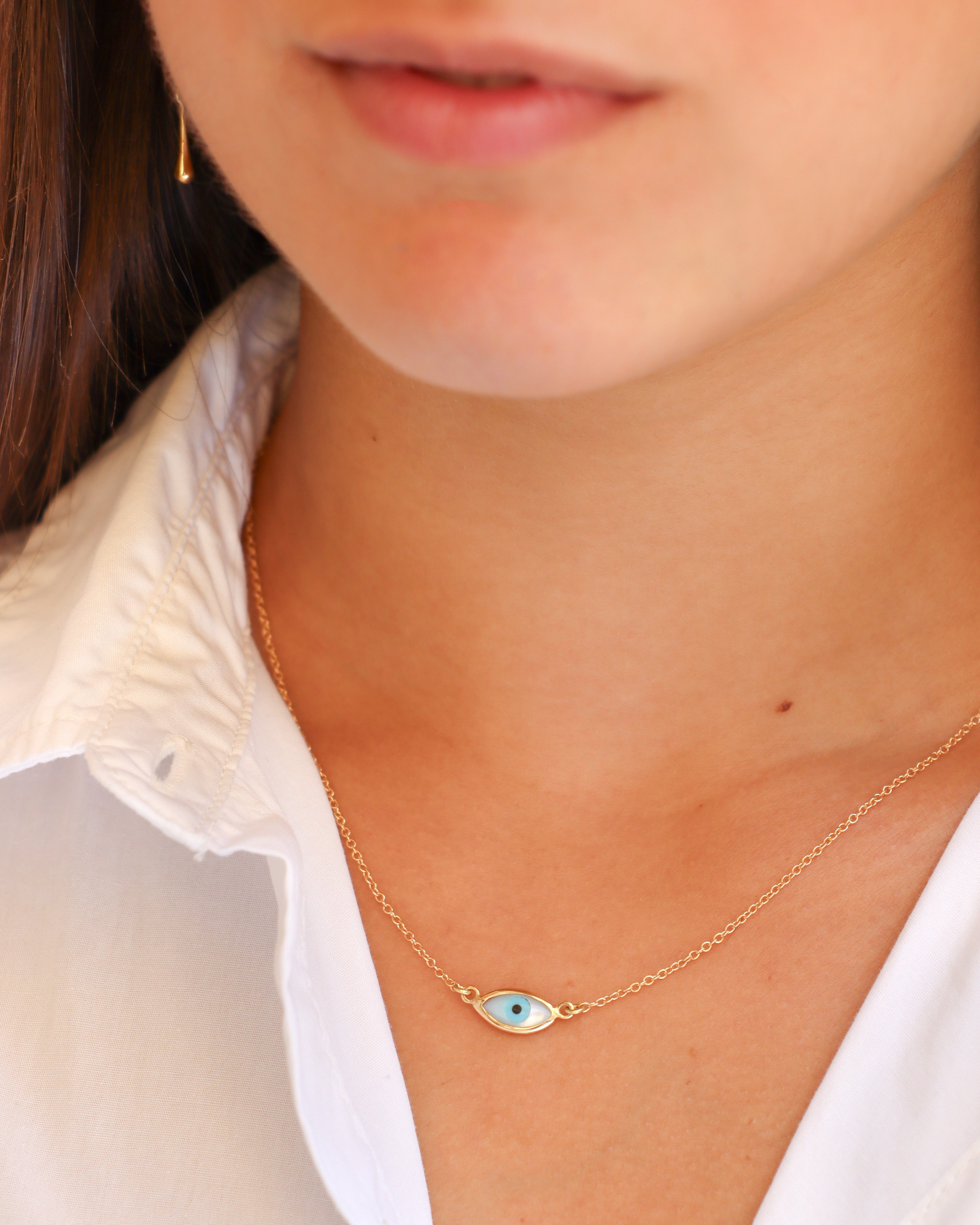 Collana in oro giallo 18 carati con pendente Occhio della Fortuna in madreperla, turchese e onice