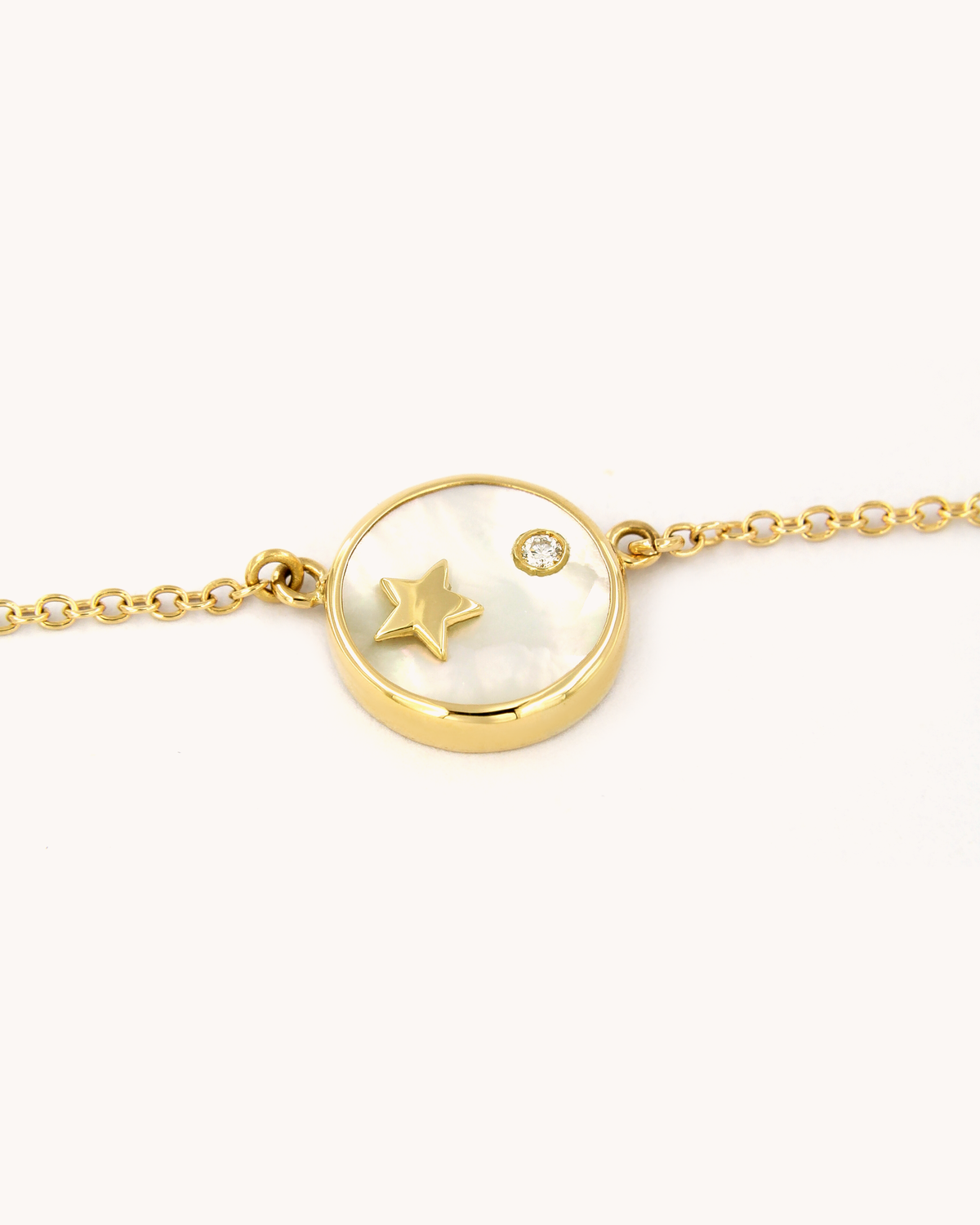 Collana Stella con Diamante in oro giallo 18 carati con pendente in madreperla
