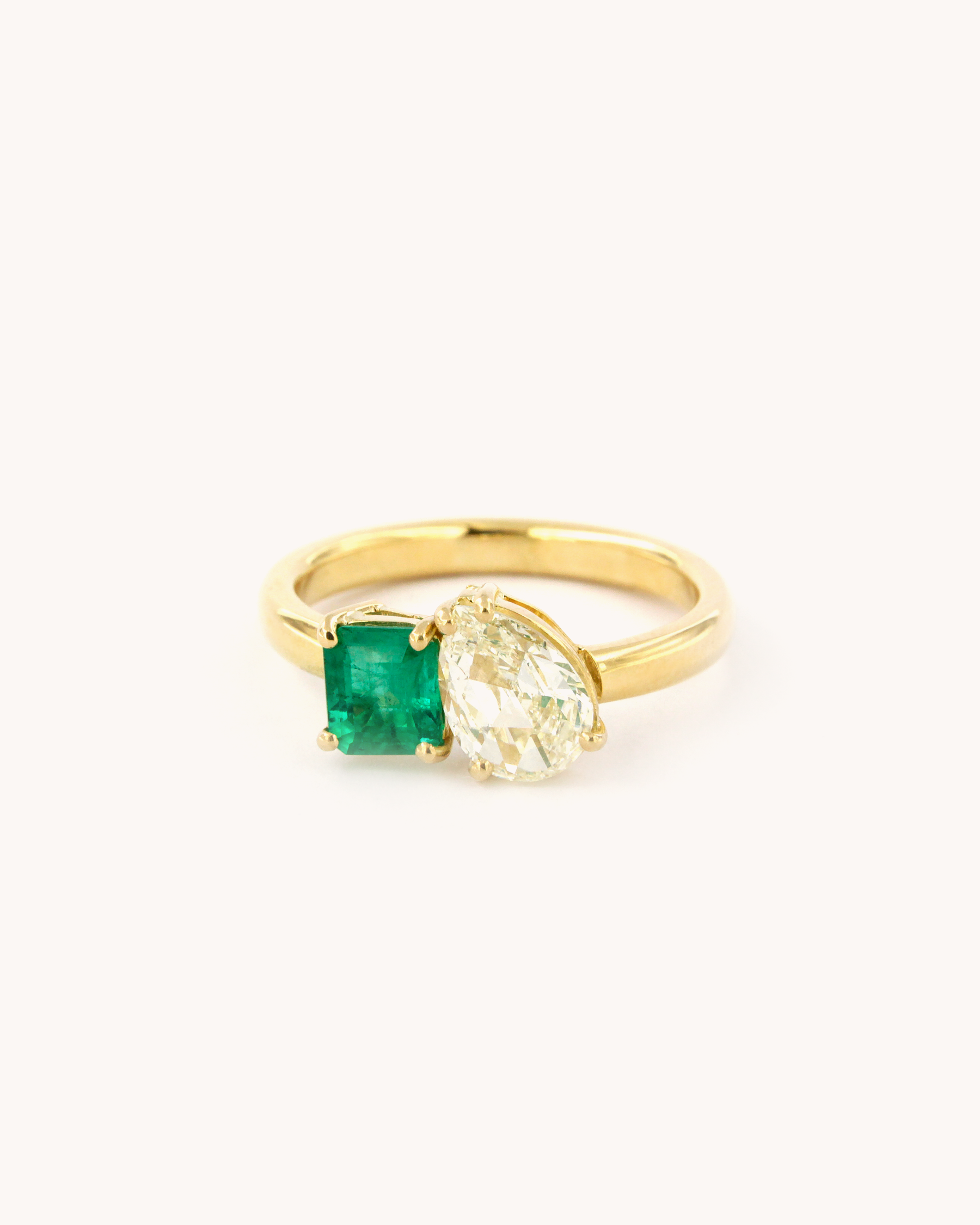 Elegant 18k yellow gold ring featuring a square Zambian emerald and pear-cut diamond