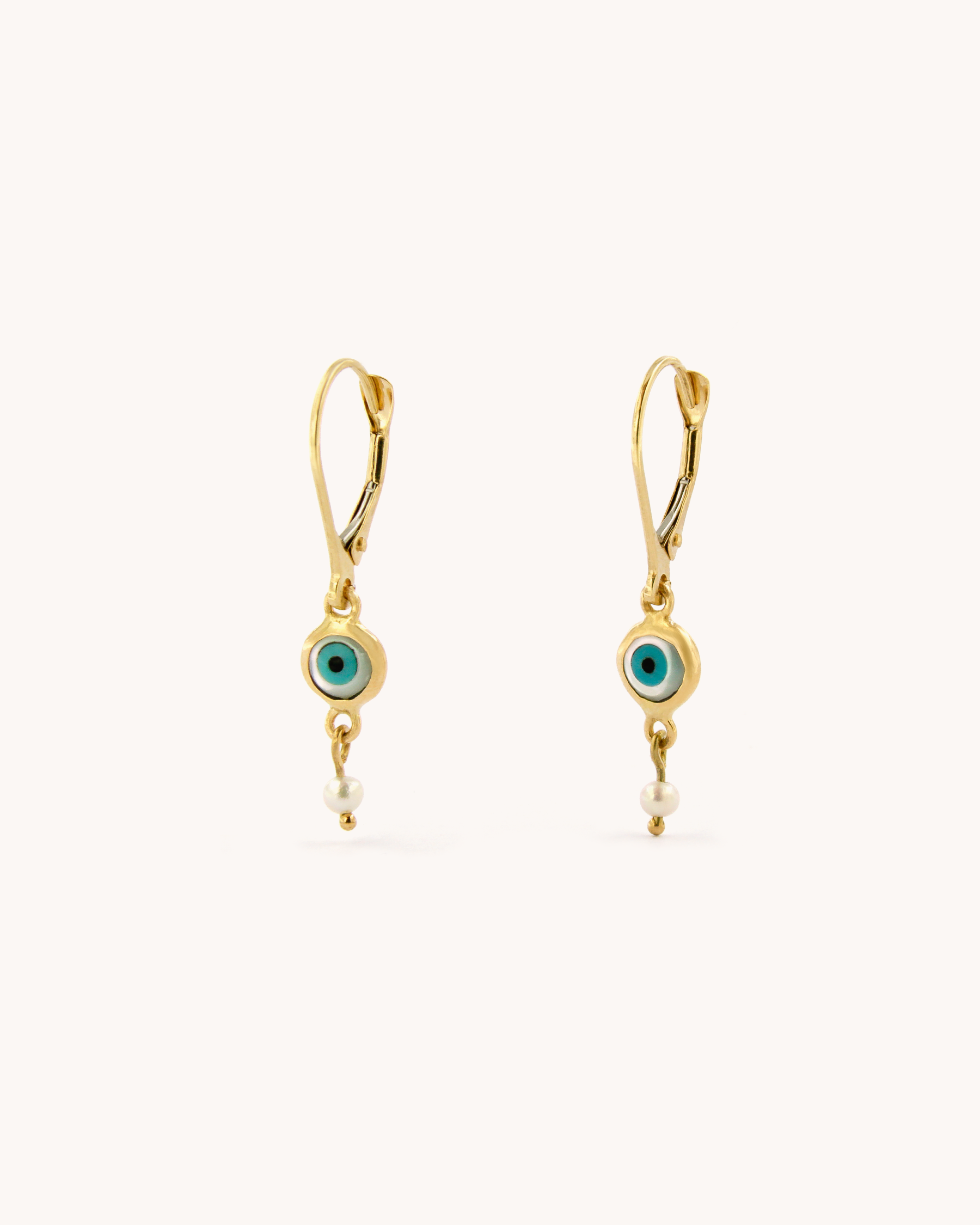 Orecchini in oro giallo 18K con occhio della fortuna in madreperla, turchese e onice, impreziositi da perle