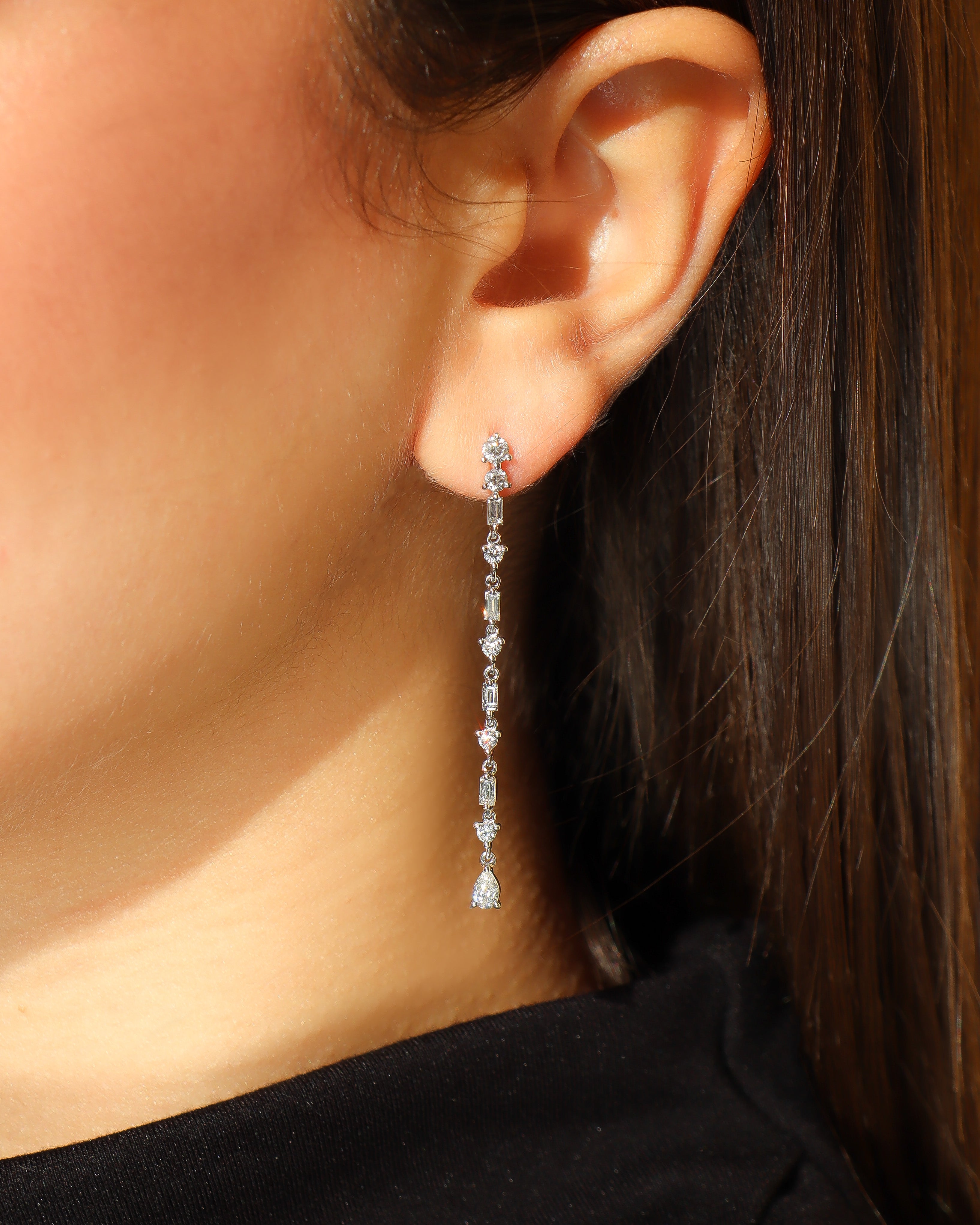 Orecchini pendenti in oro bianco 18 carati con diamanti