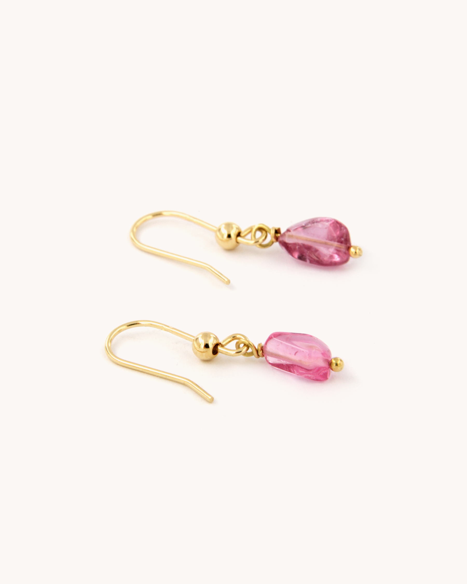 Orecchini in oro giallo 18 carati, impreziositi da pendenti di tormalina.