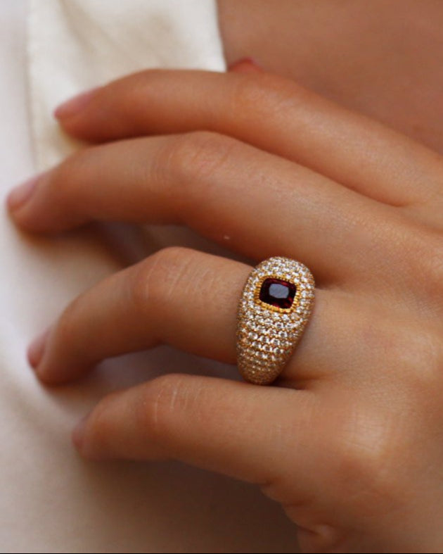 Anello Spinello Rosso e Diamanti Pavé