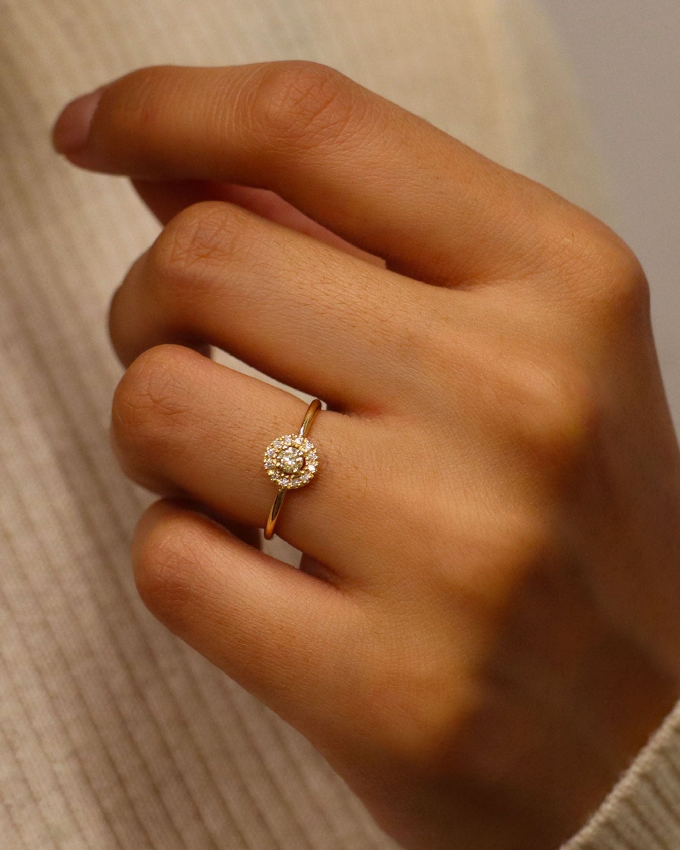 Anello Diamante Fancy Giallo con Cornice