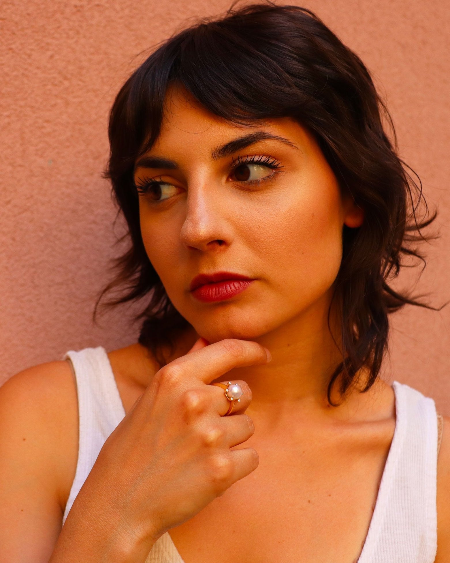 Anello in oro giallo 18 carati con perla coltivata in Giappone e 6 diamanti, Merù Gioielli