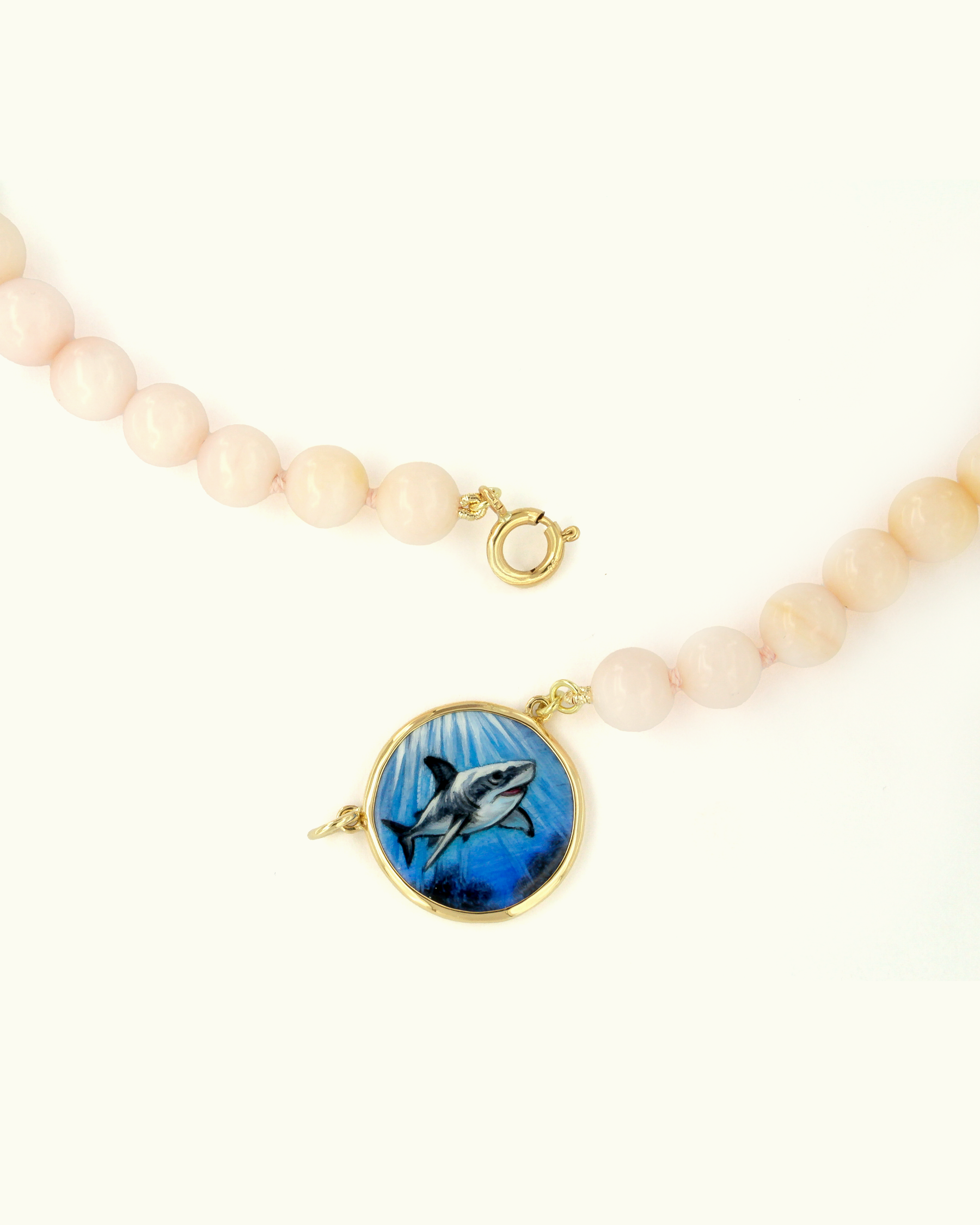 Shark Coloris Necklace with Pink Foam