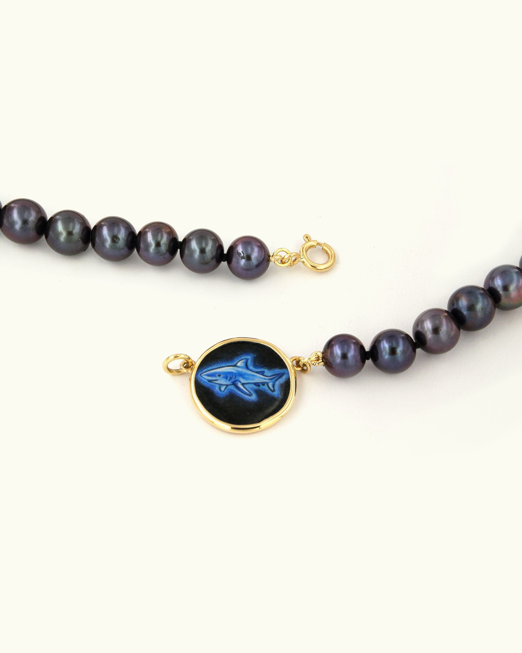 Blue Shark Coloris Necklace with Black Pearl