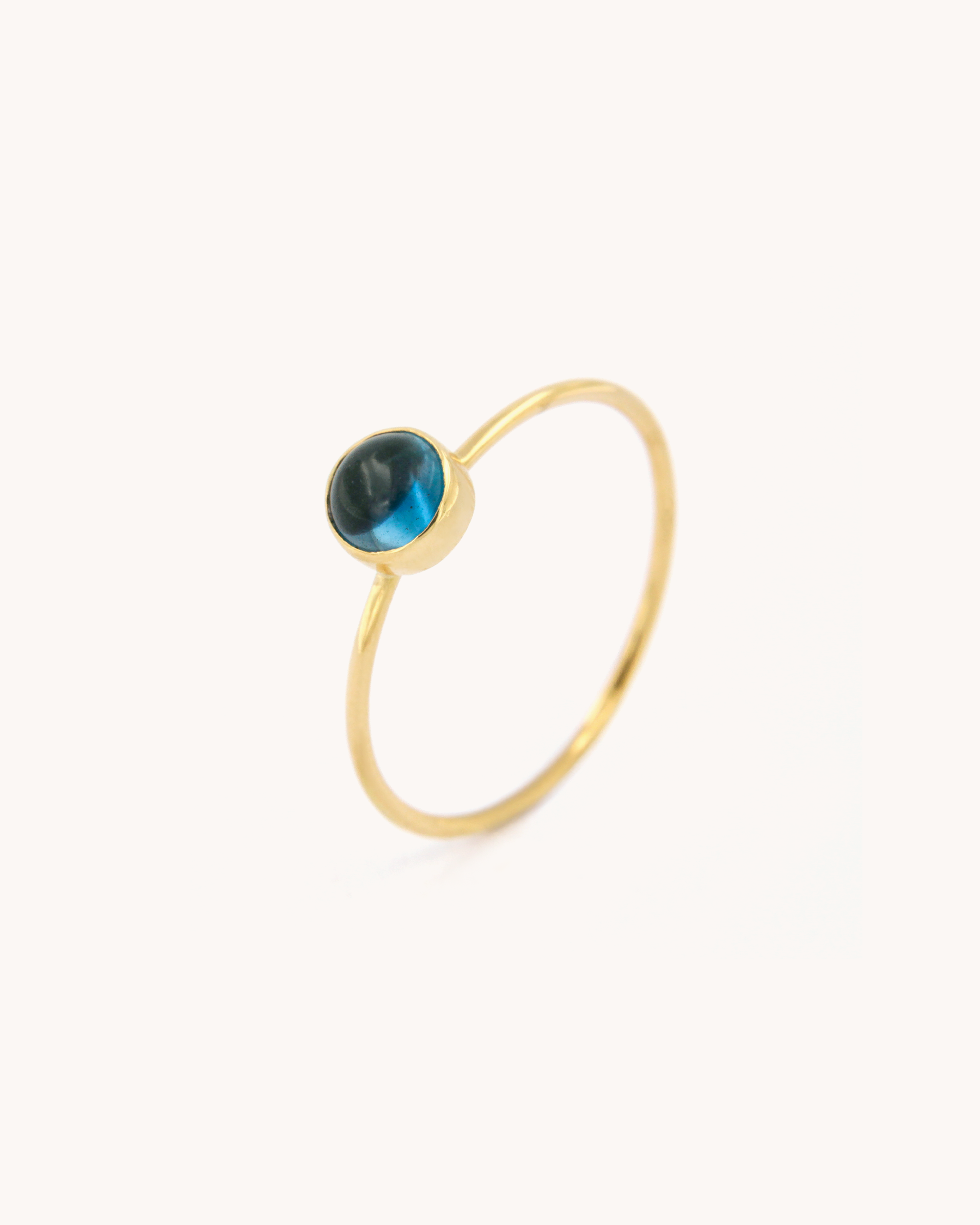 Anello a Filo con Topazio Blu