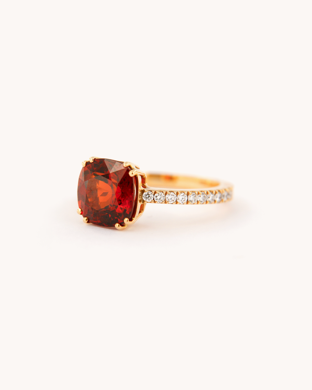 Anello Spessartite con Diamanti