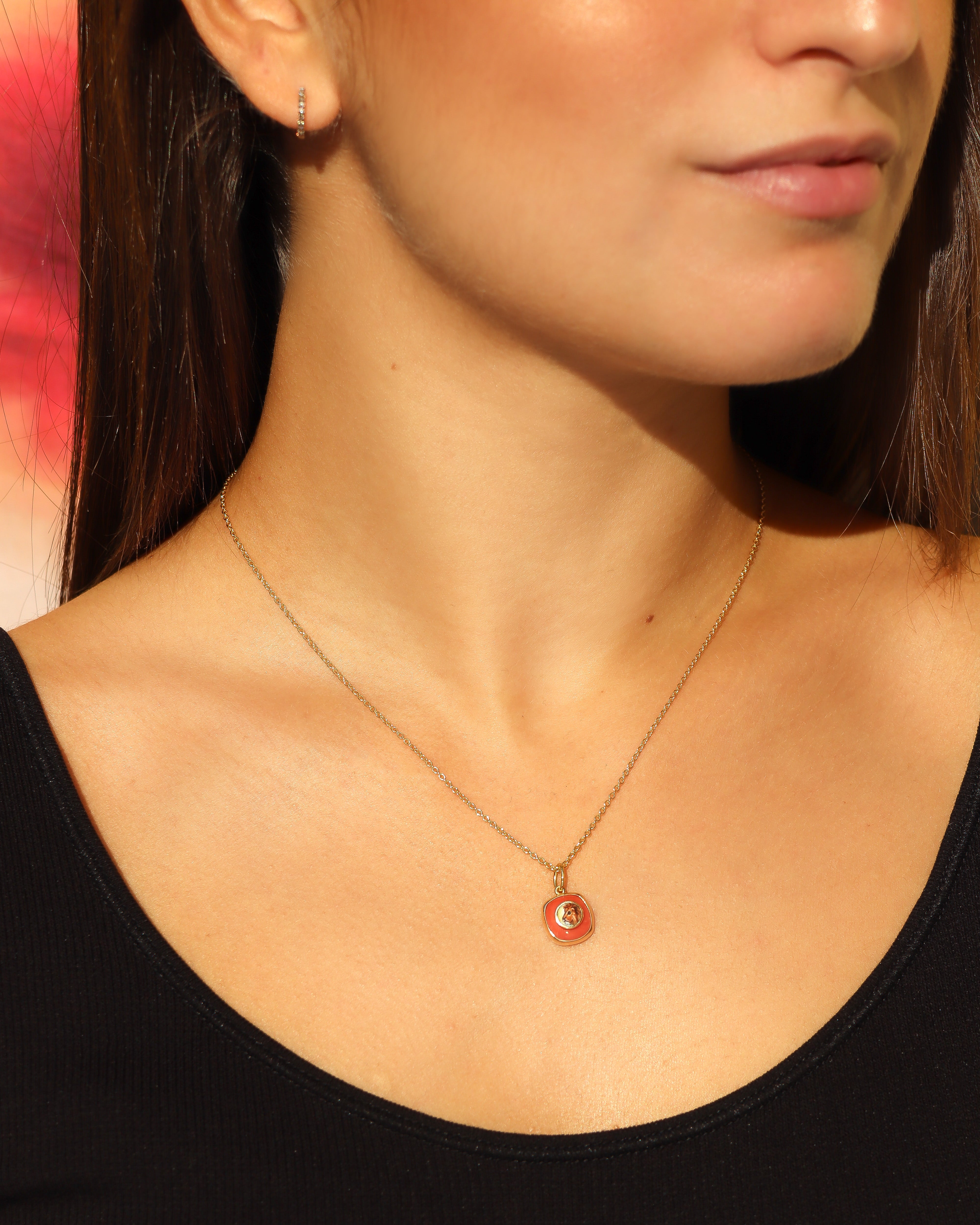 Ciondolo Leone nel Rosso Corallo