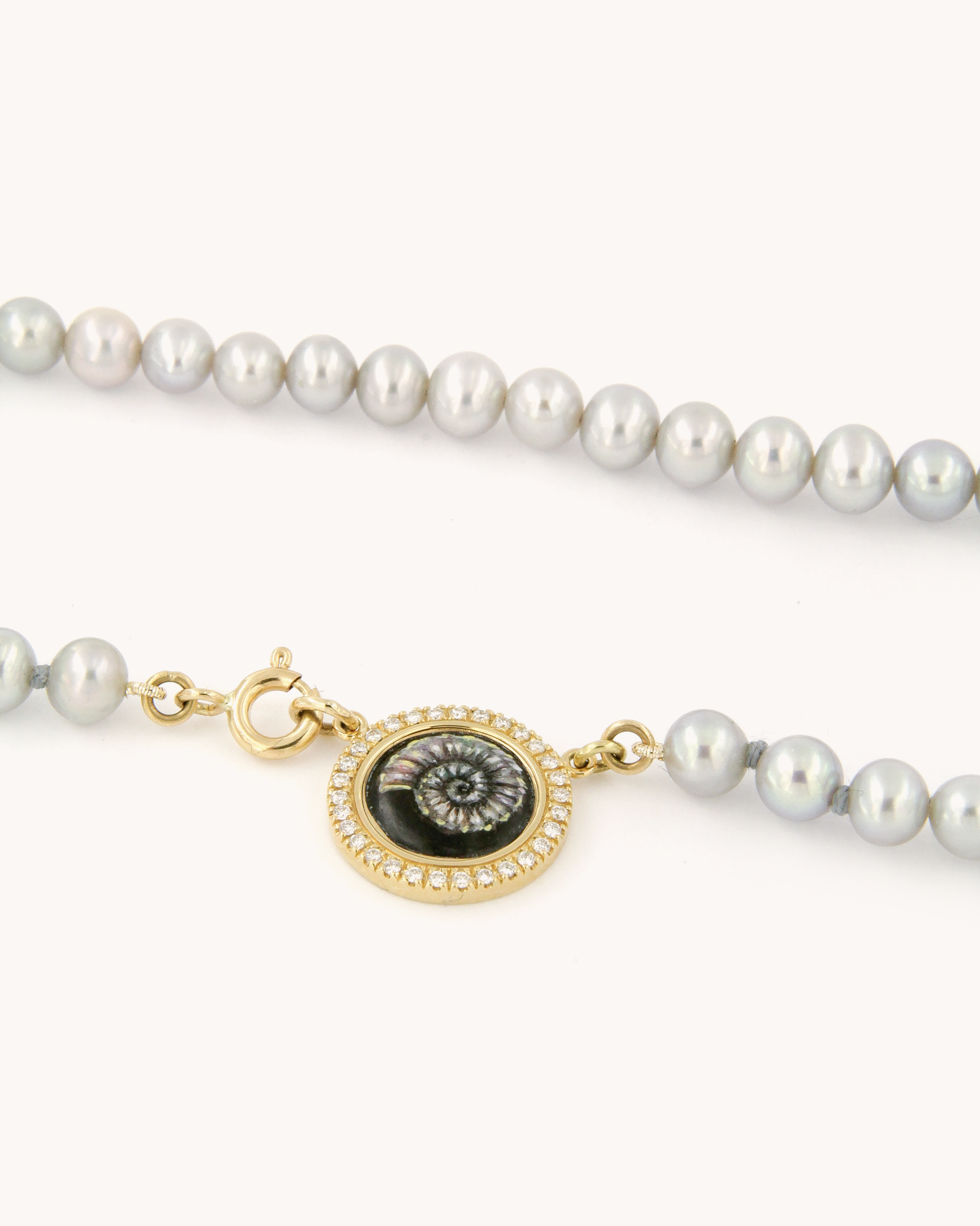 Collana Coloris Conchiglia tra il Grigio Perla