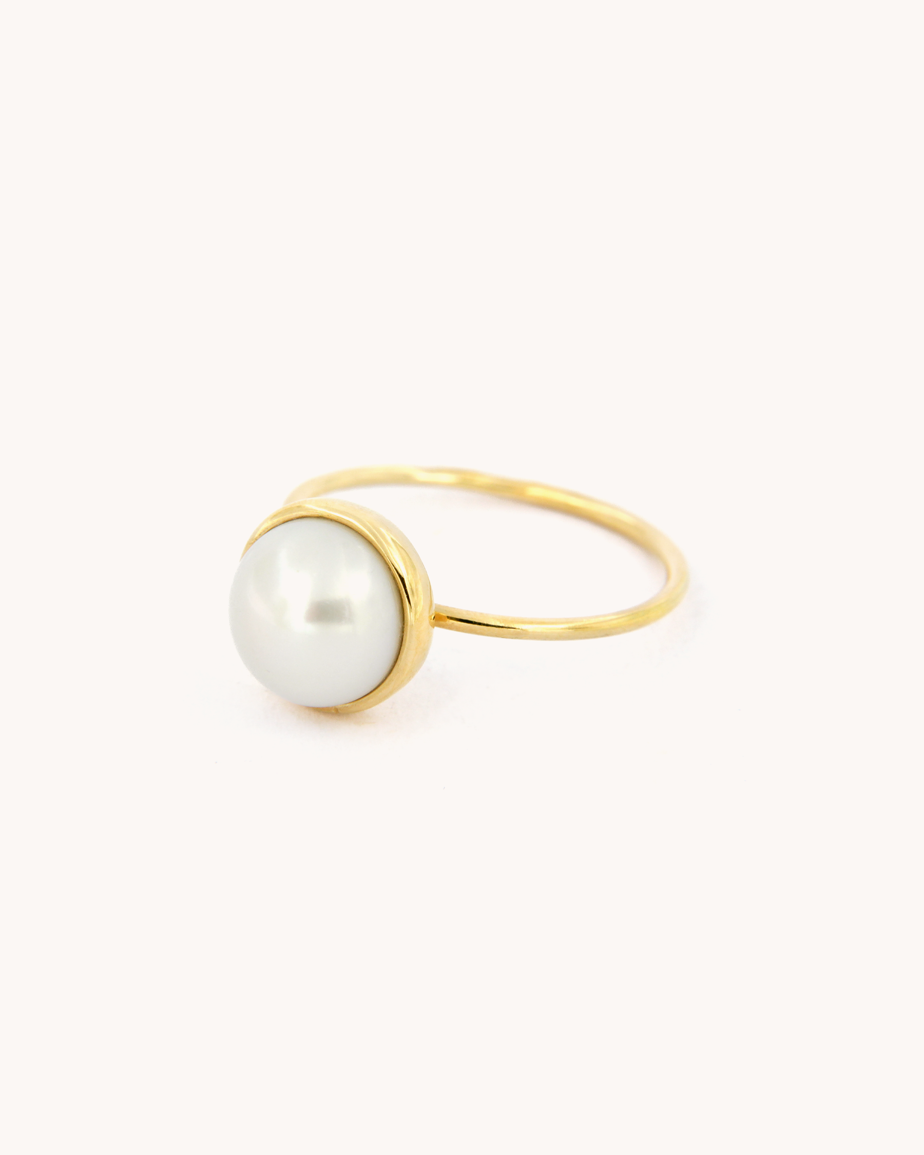 Anello a filo con perla