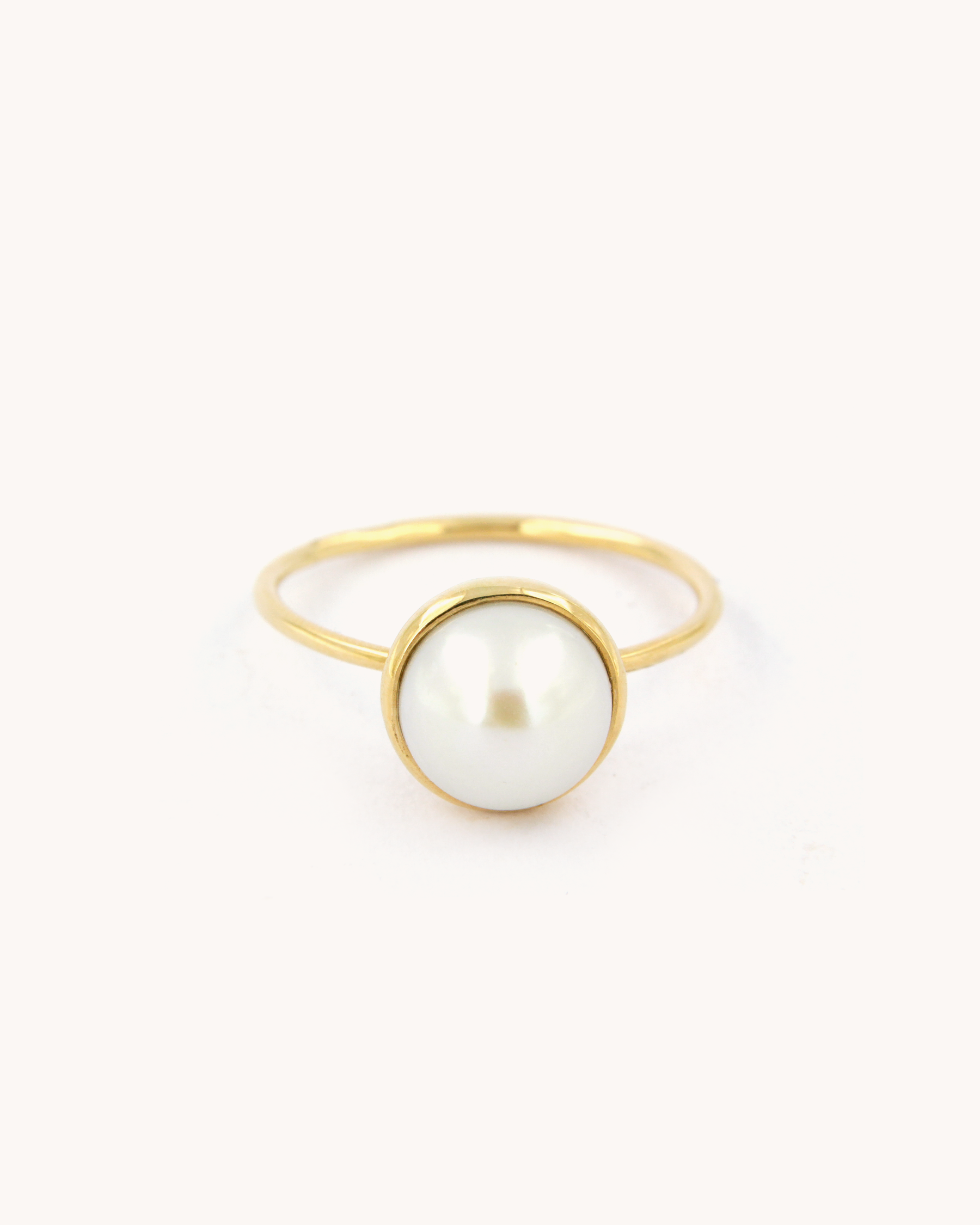 Anello a filo con perla